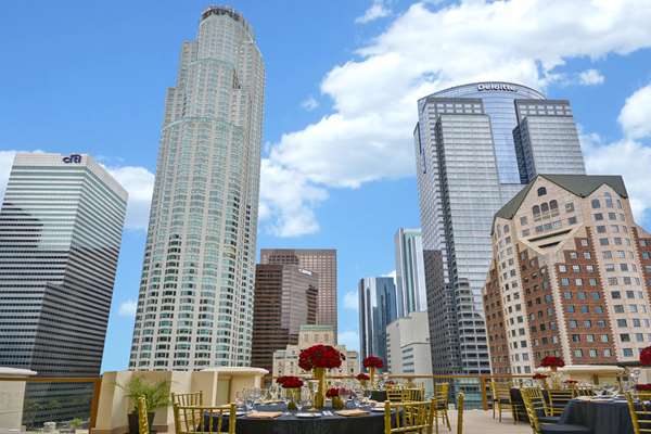 Exterior view - Hilton Checkers Hotel Los Angeles