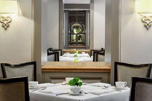 Restaurant - Hilton Checkers Hotel Los Angeles