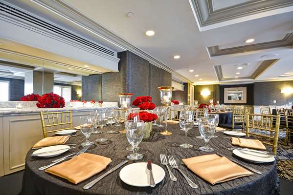 Restaurant - Hilton Checkers Hotel Los Angeles