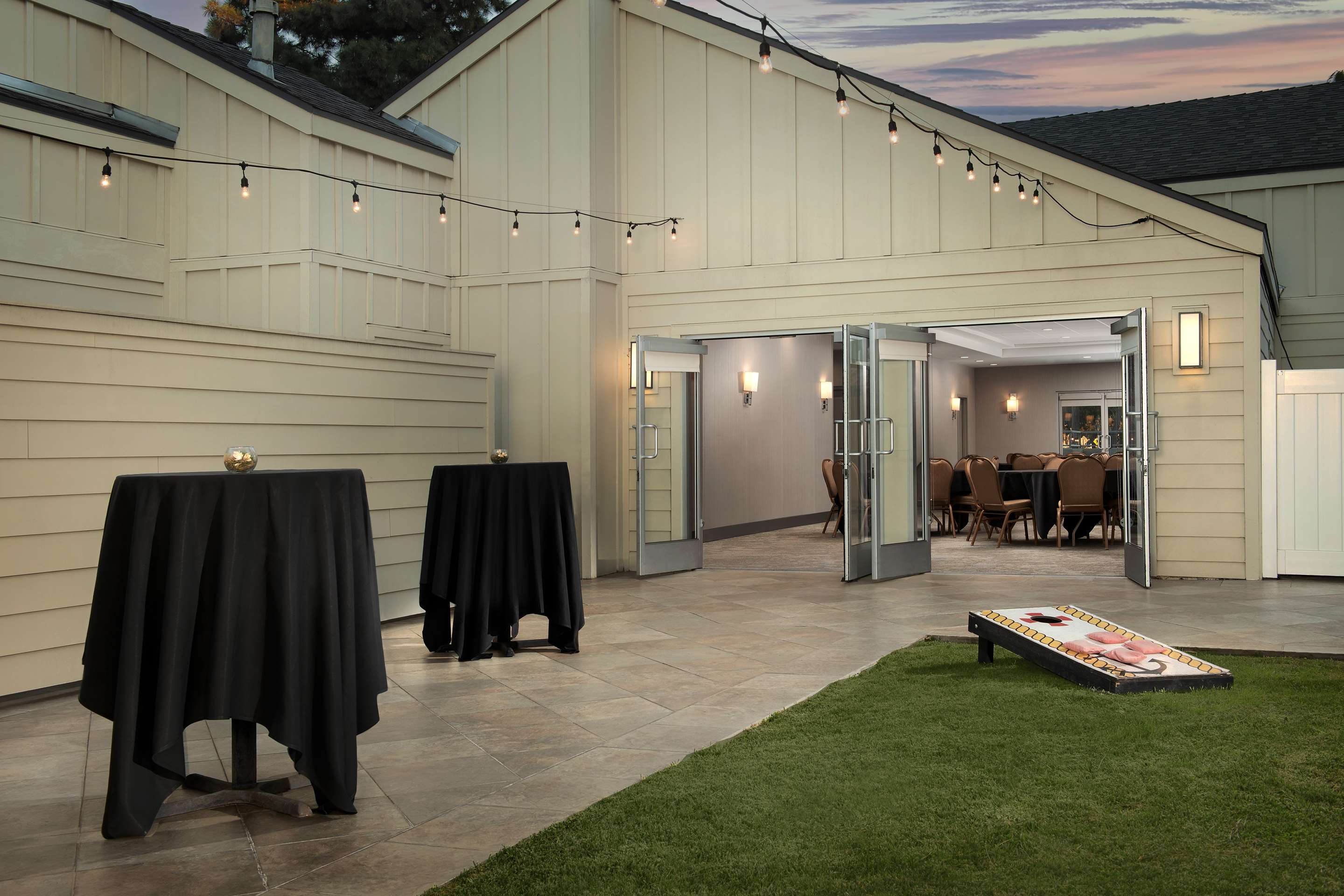 Exterior | Hilton Garden Inn Marina Del Rey