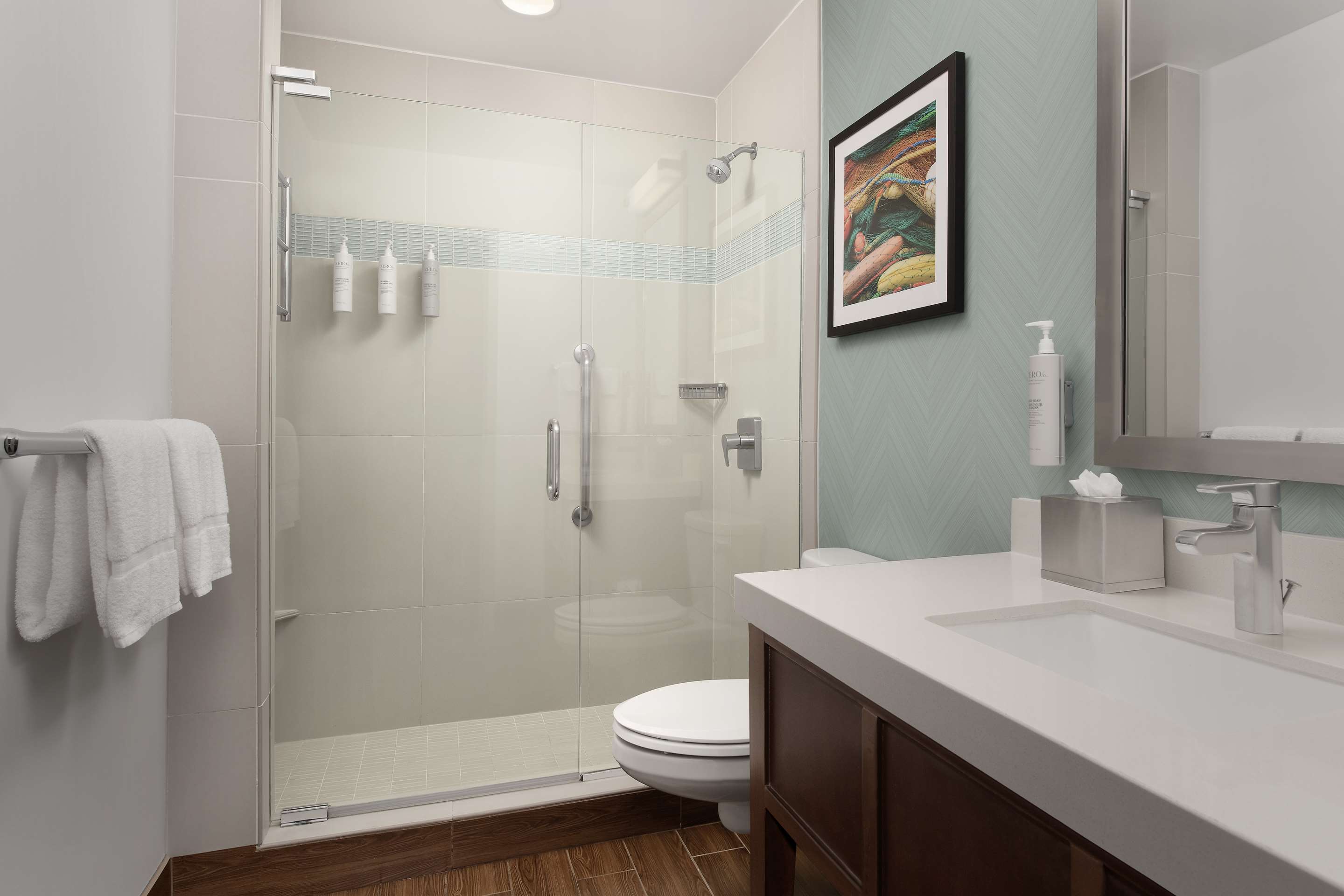 Guest room bath