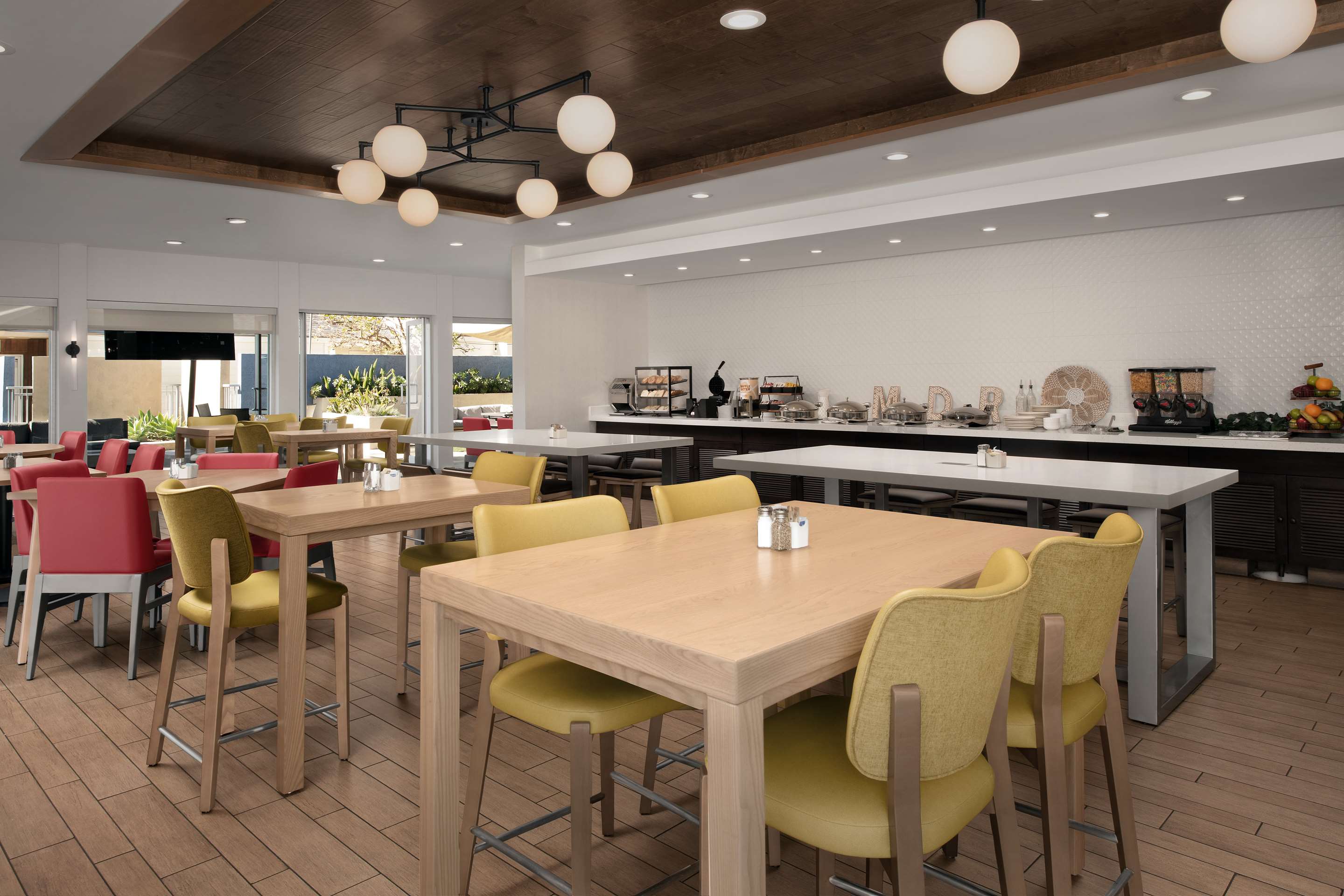 Breakfast Area | Hilton Garden Inn Marina Del Rey