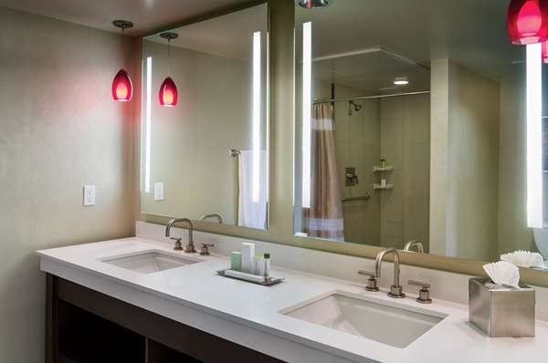  - DoubleTree by Hilton Hotel Downtown Los Angeles