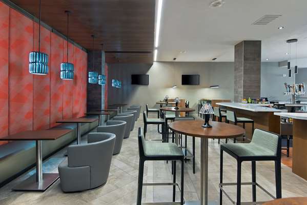 Bar - Embassy Suites Downey