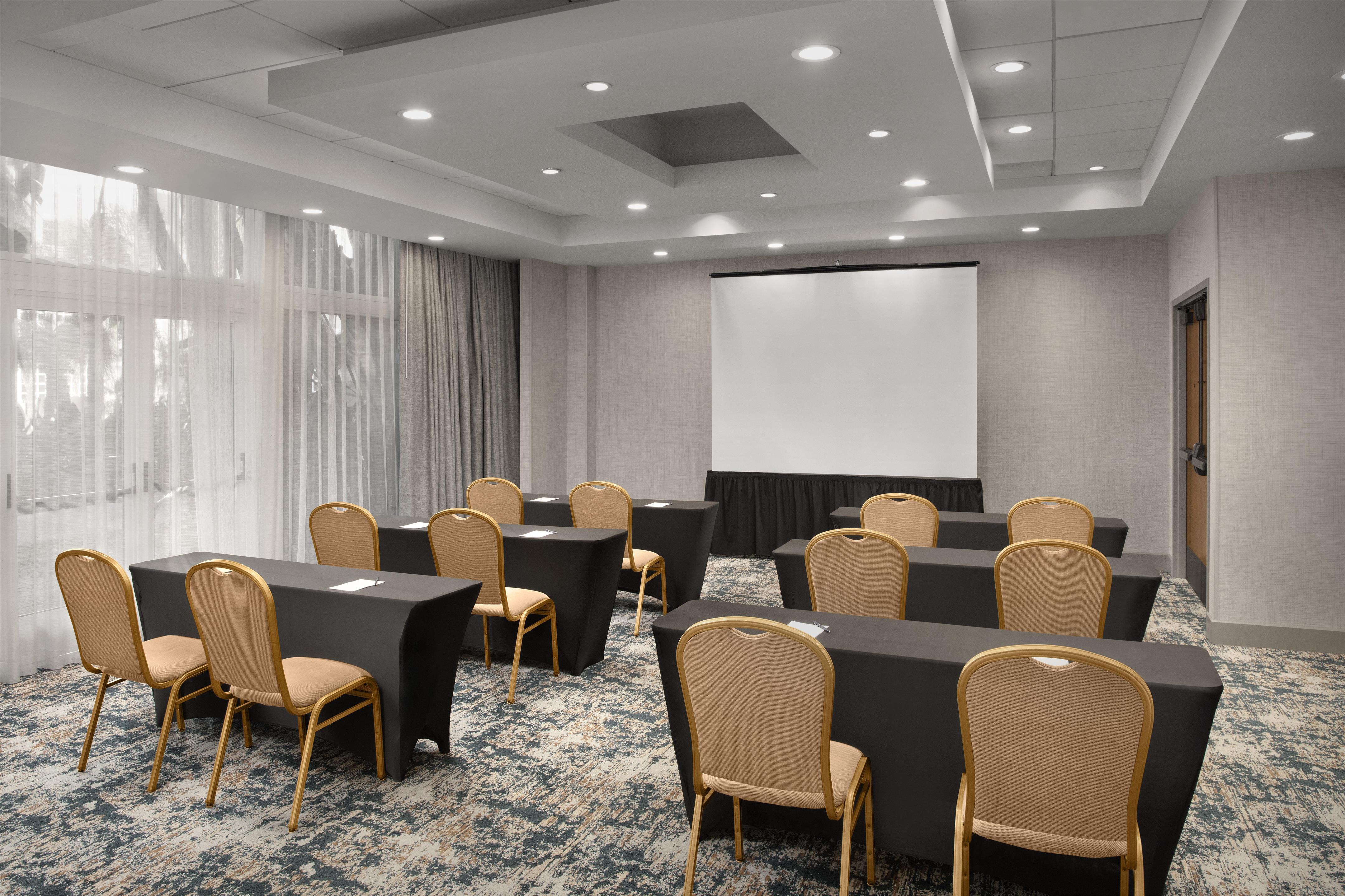 Meeting Room | DoubleTree by Hilton LAX - El Segundo