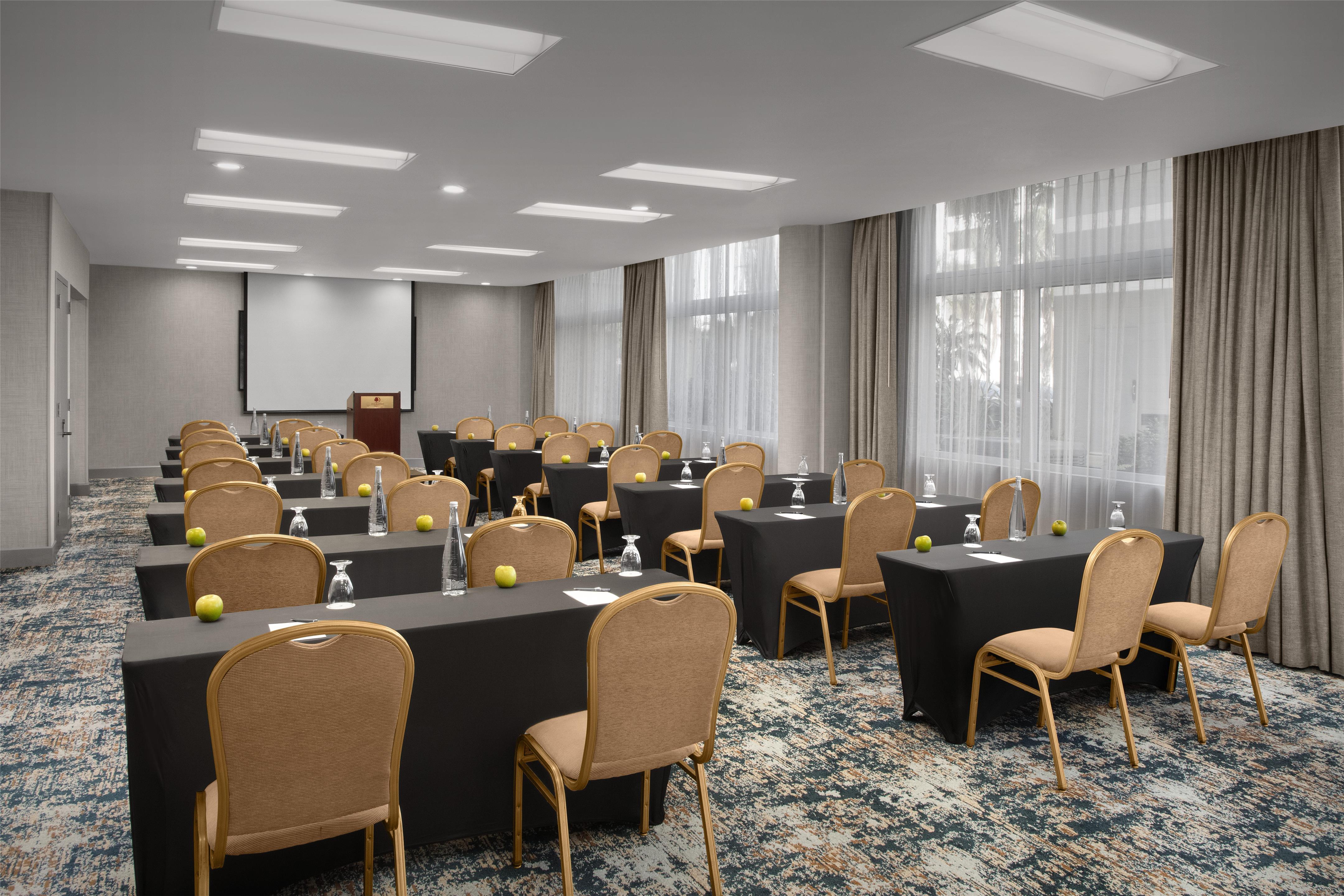 Meeting Room | DoubleTree by Hilton LAX - El Segundo