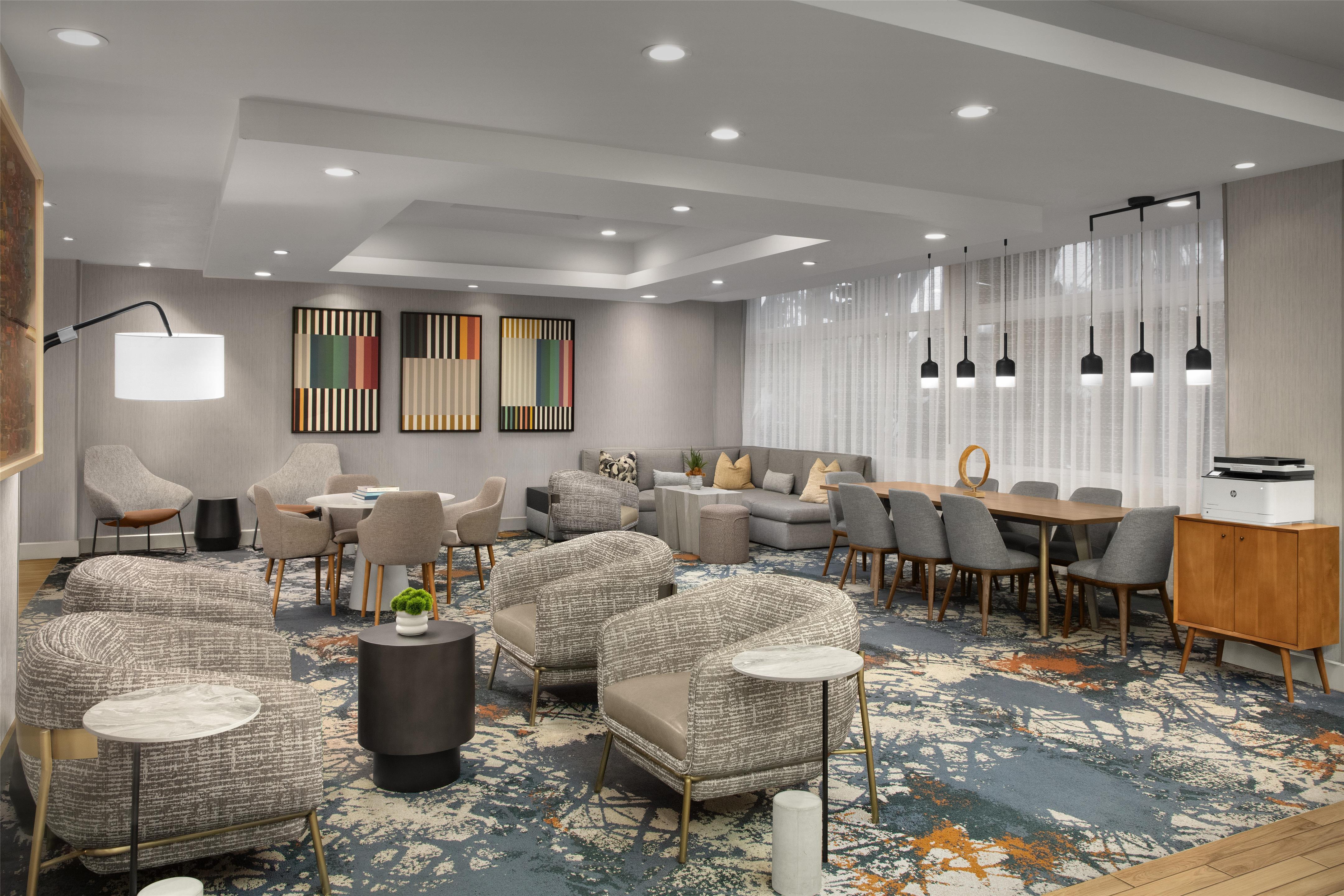Lobby | DoubleTree by Hilton LAX - El Segundo