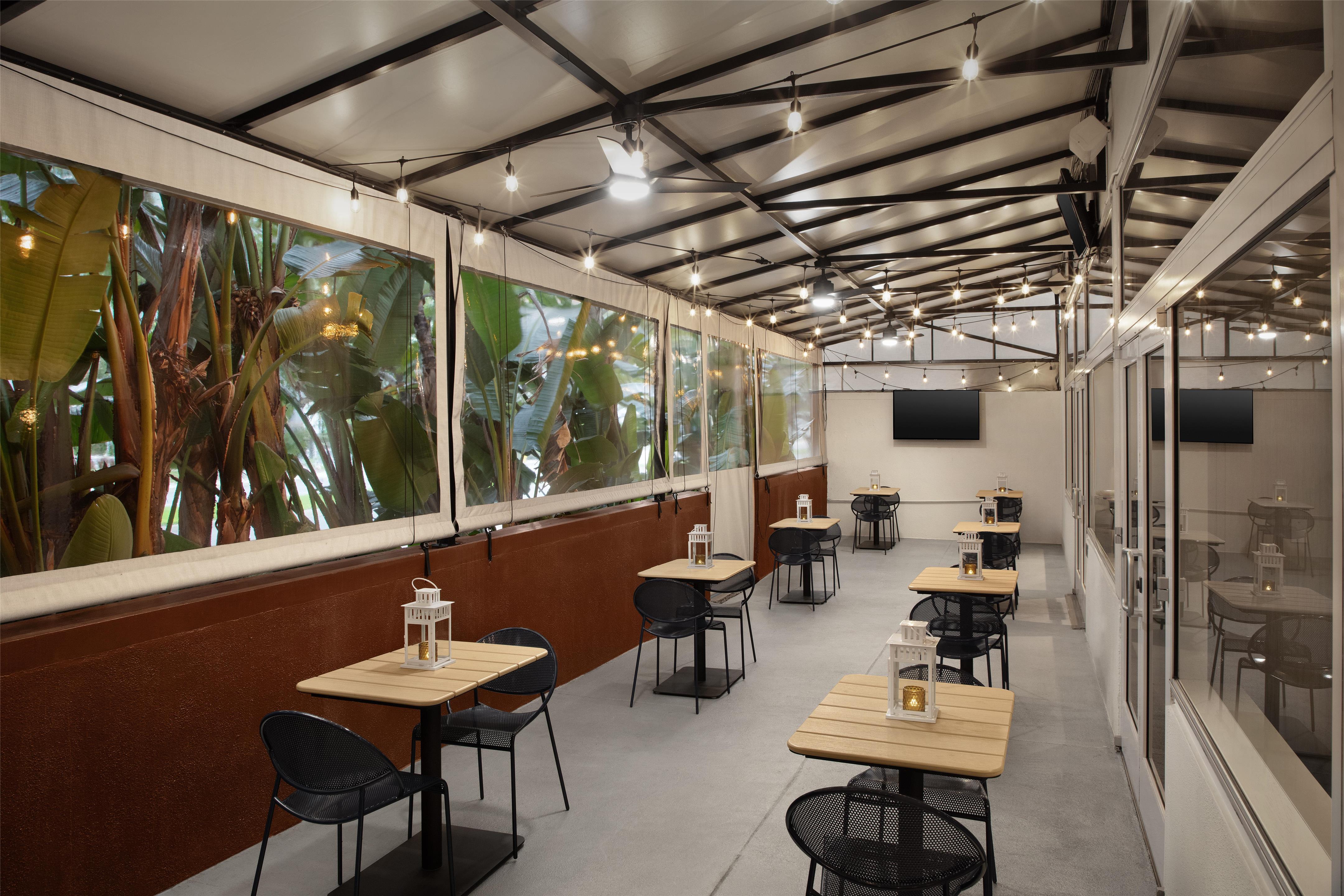 Restaurant | DoubleTree by Hilton LAX - El Segundo