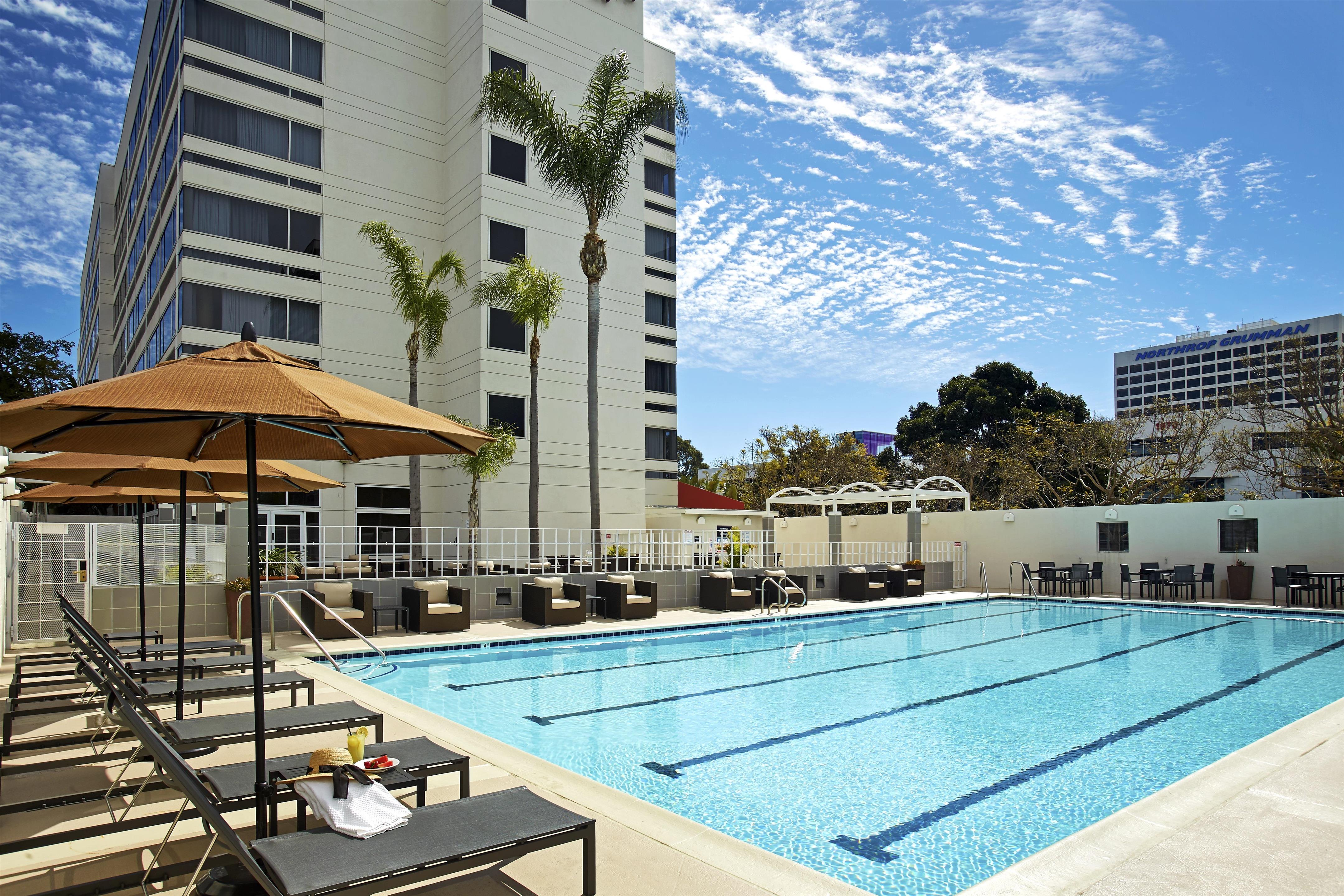 Pool | DoubleTree by Hilton LAX - El Segundo