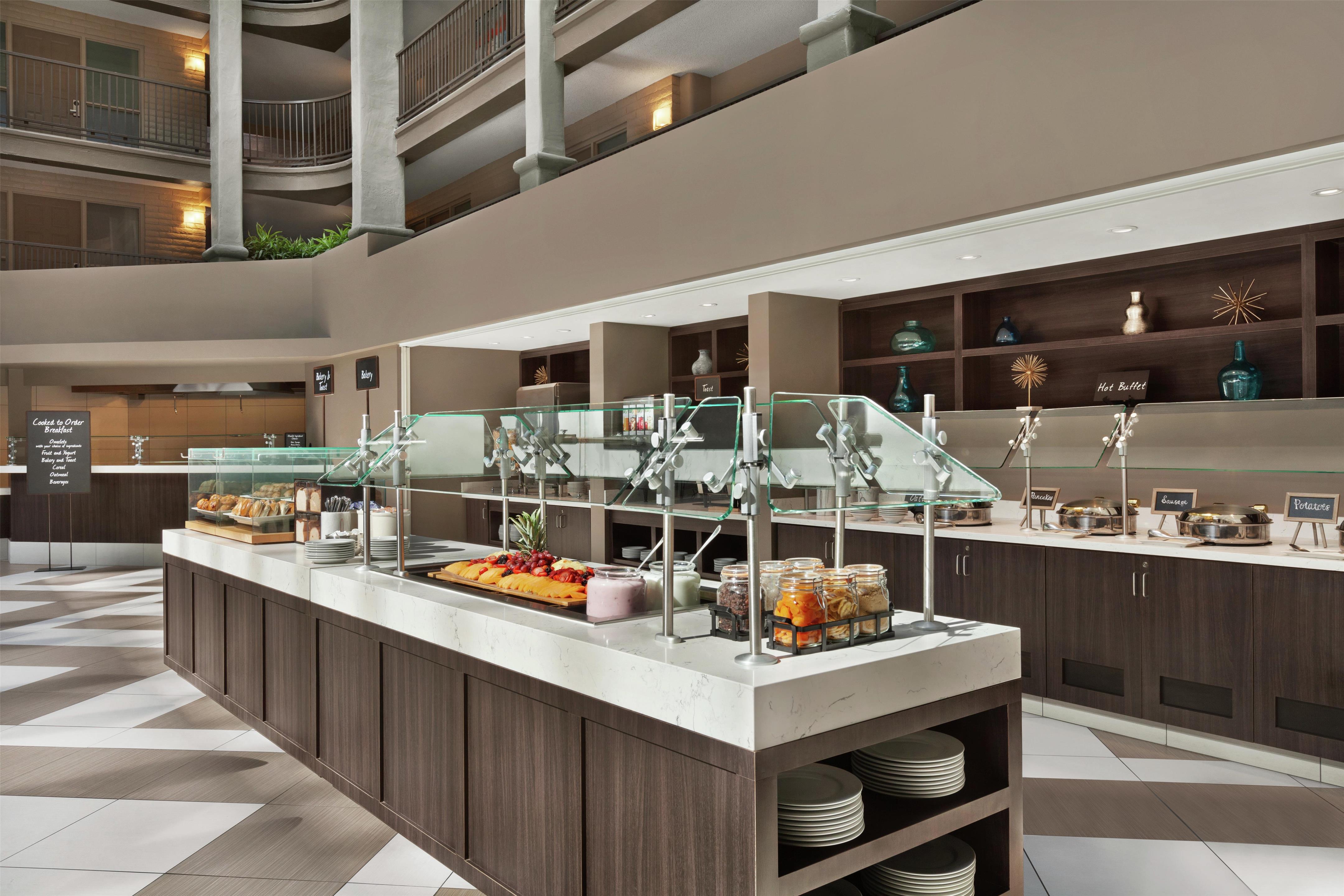 Breakfast Area | Embassy Suites by Hilton Arcadia Pasadena Area
