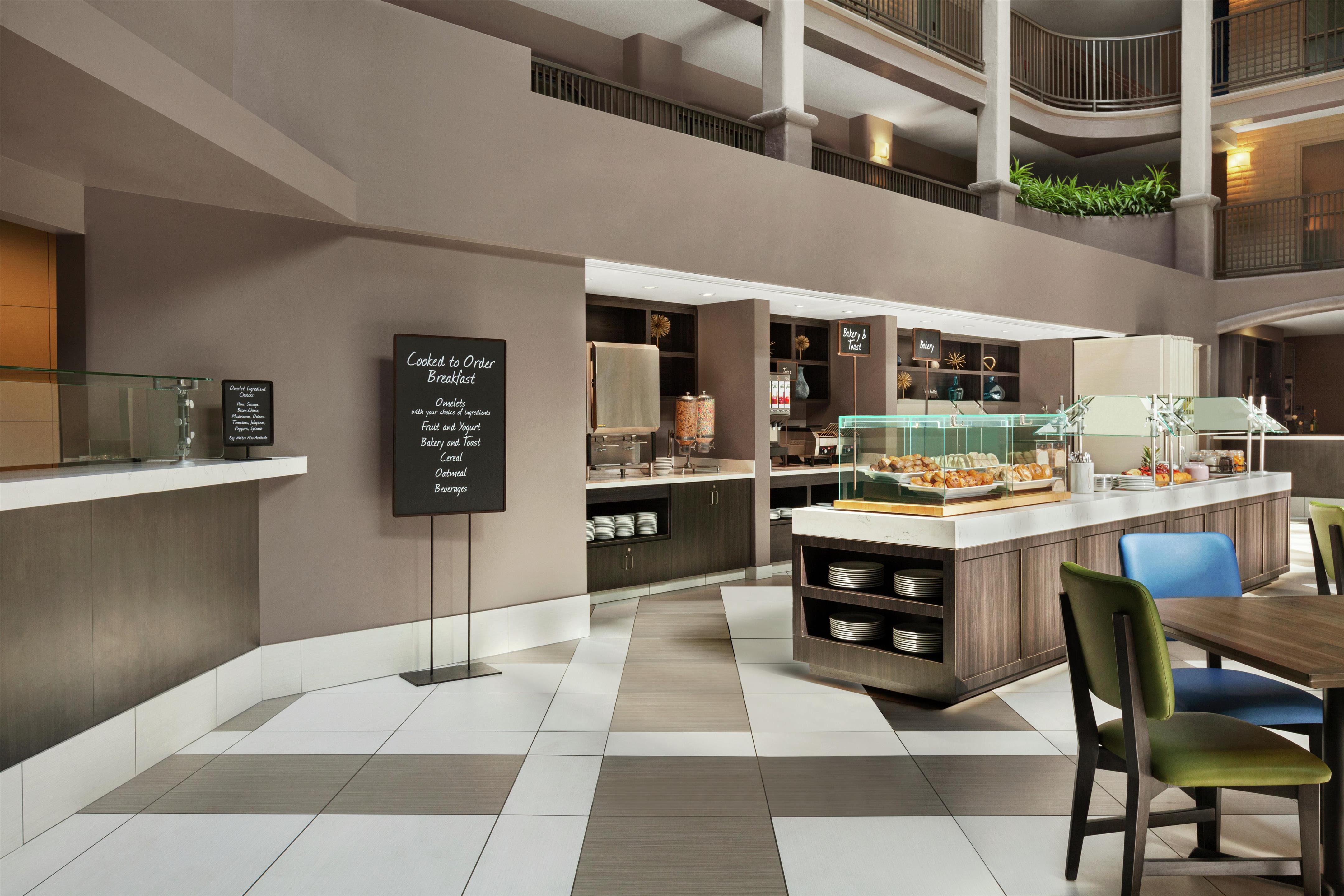 Breakfast Area | Embassy Suites by Hilton Arcadia Pasadena Area