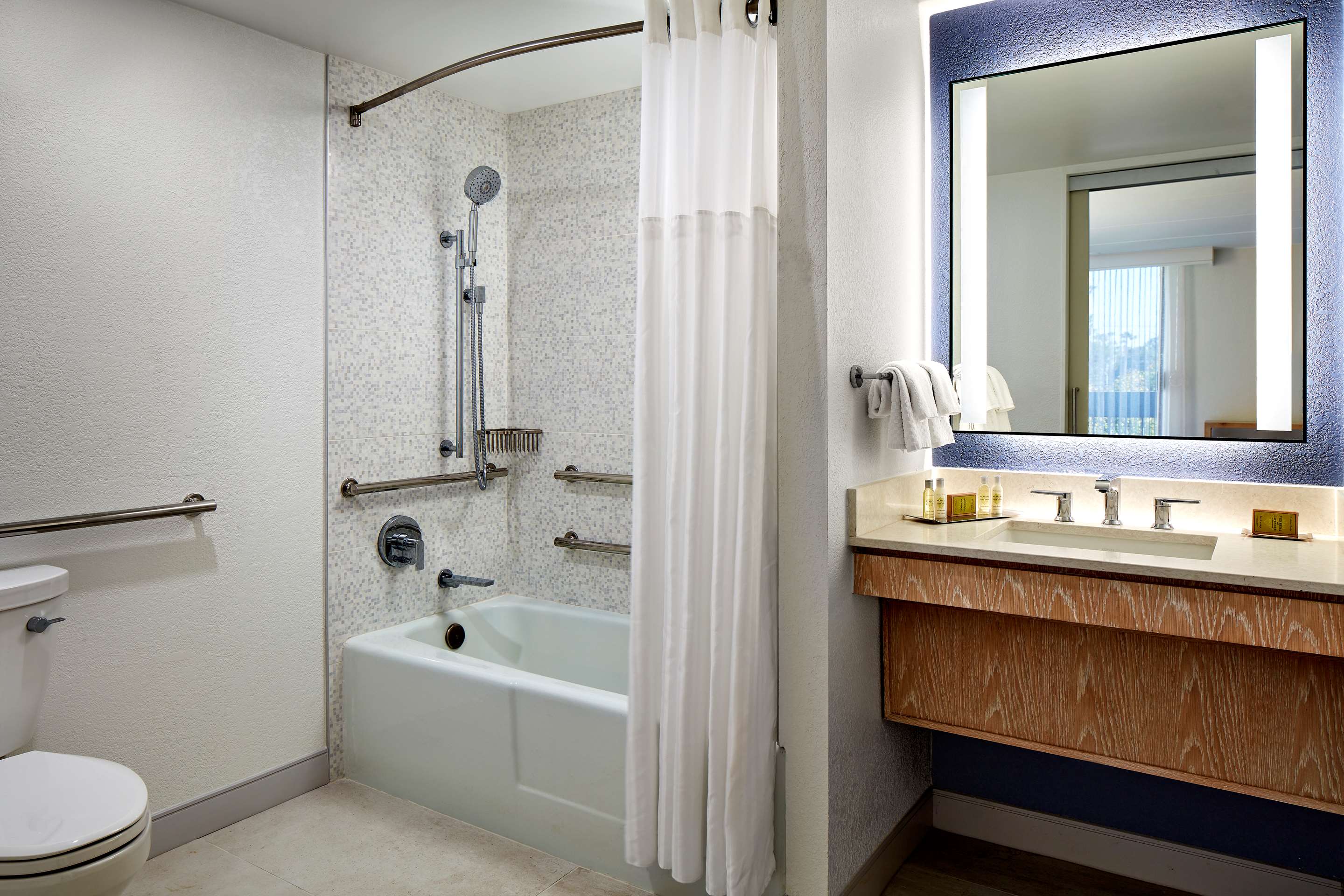 Guest room bath