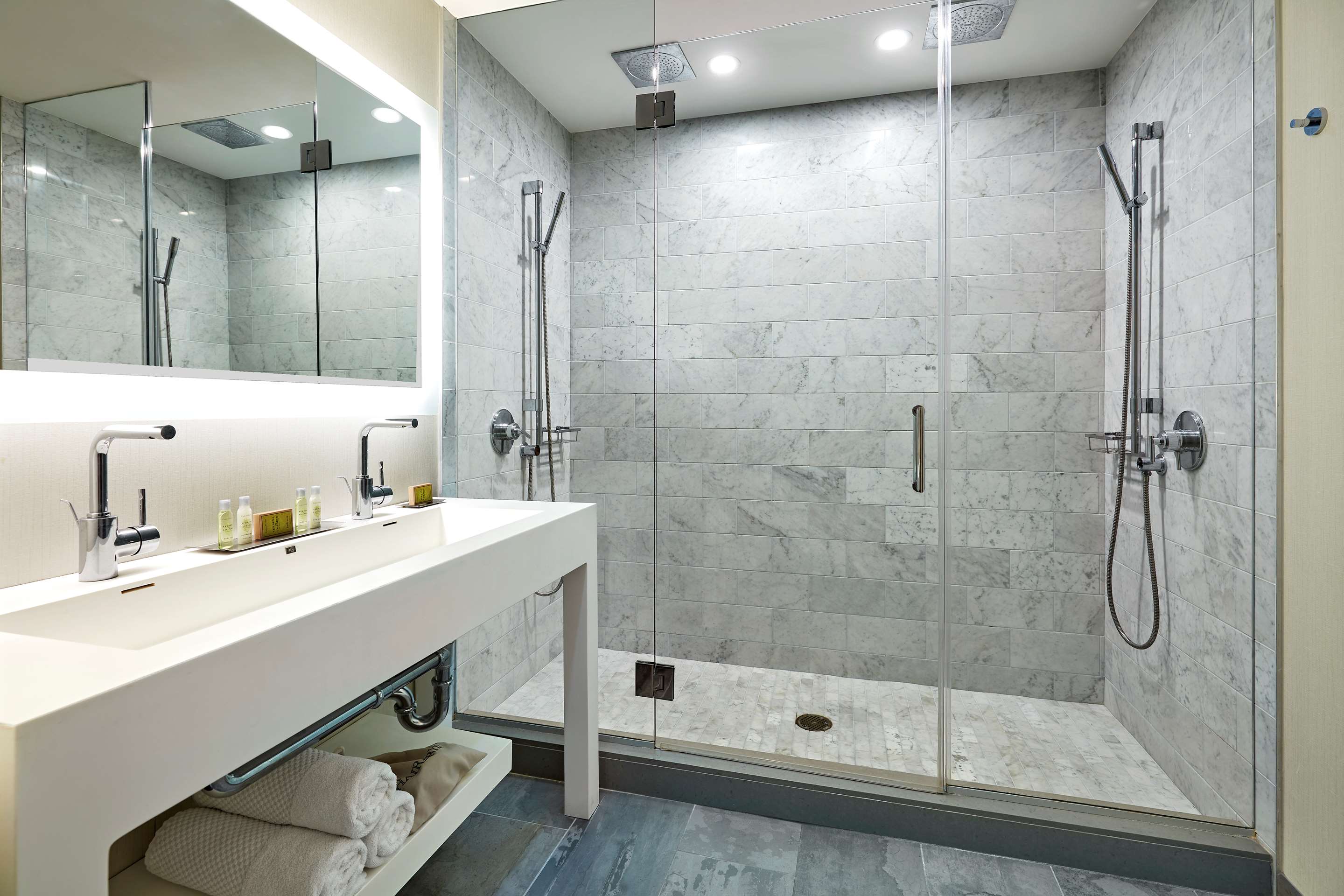 Guest room bath