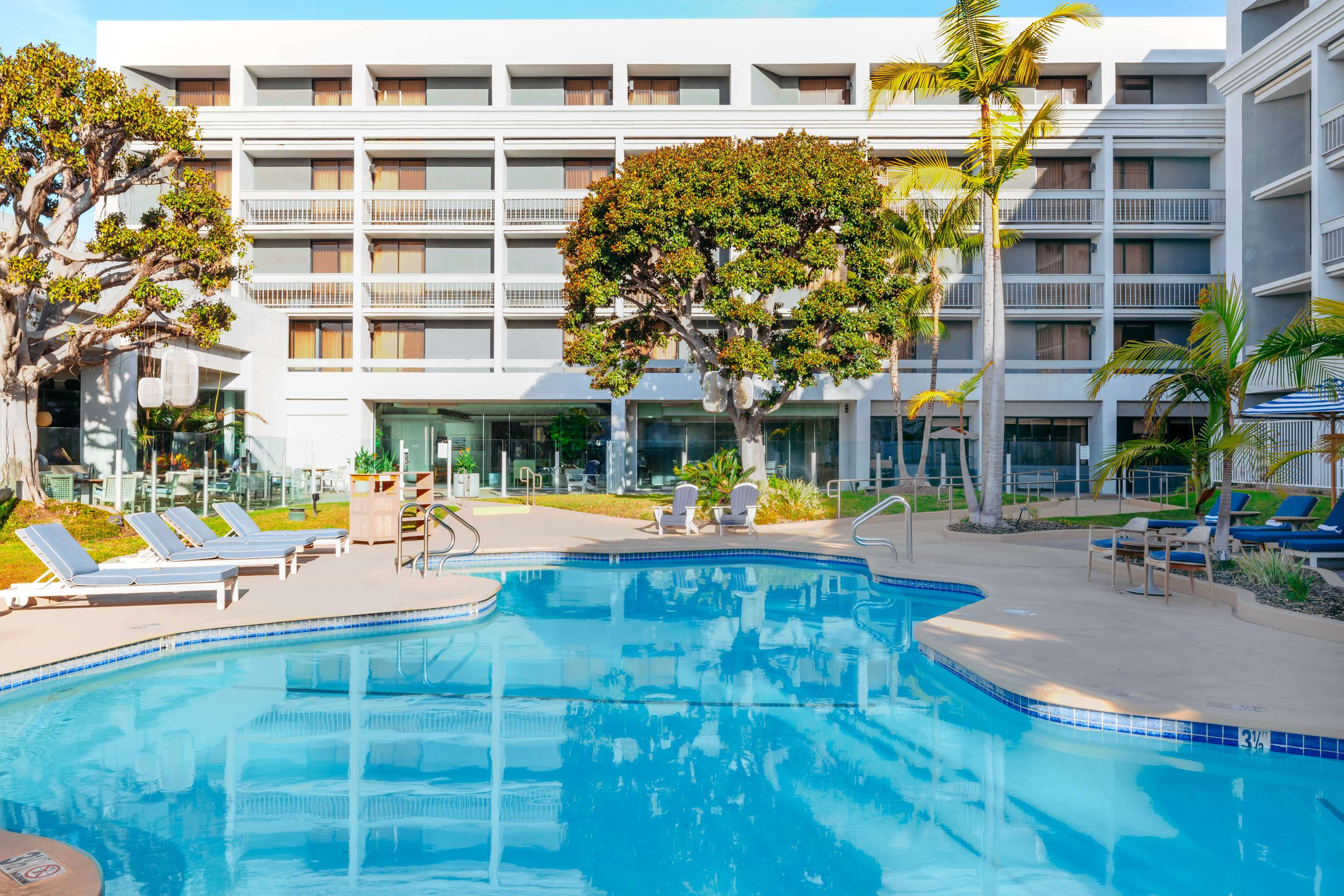 Pool | Hotel MDR Marina del Rey - a DoubleTree by Hilton