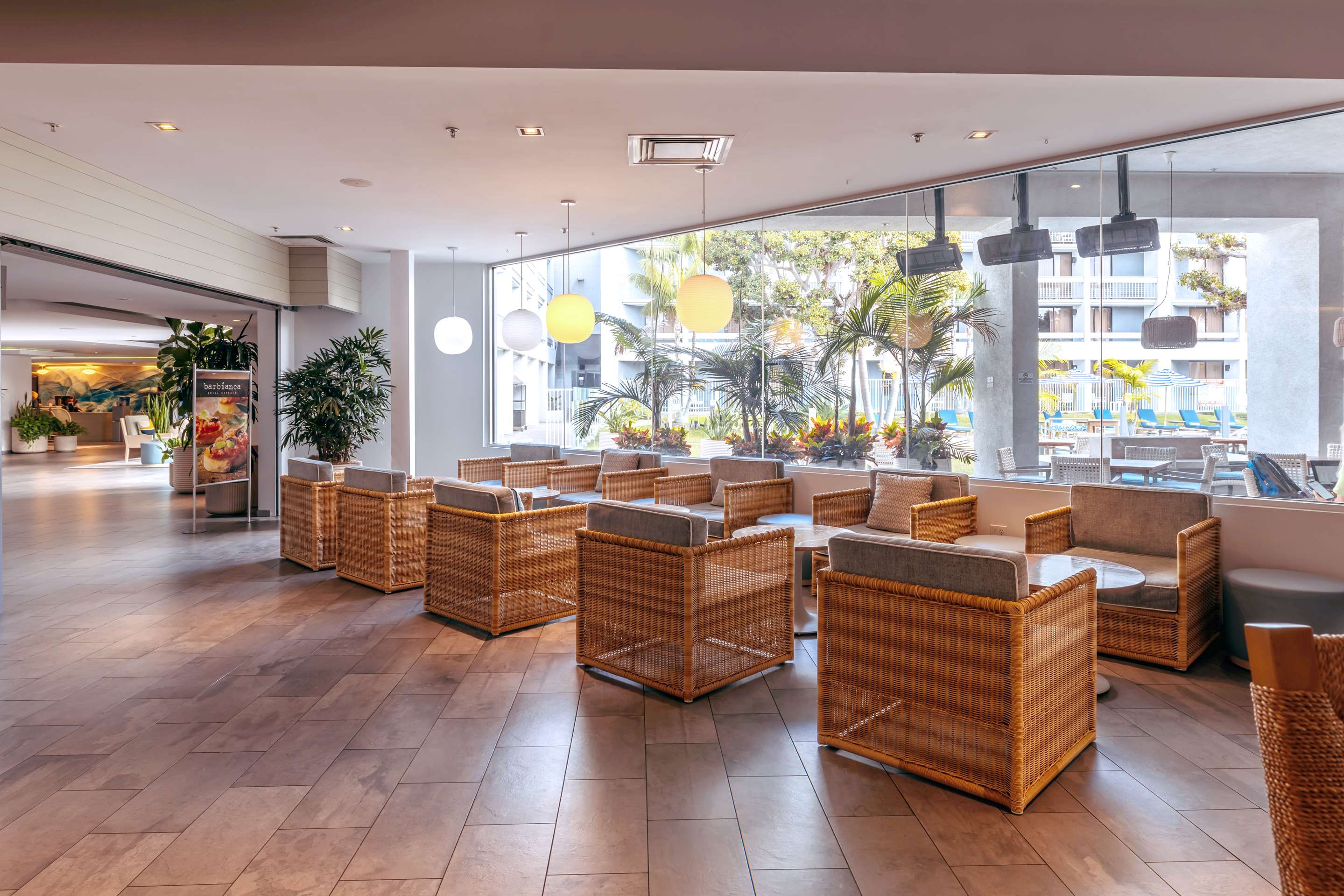 Restaurant | Hotel MDR Marina del Rey - a DoubleTree by Hilton