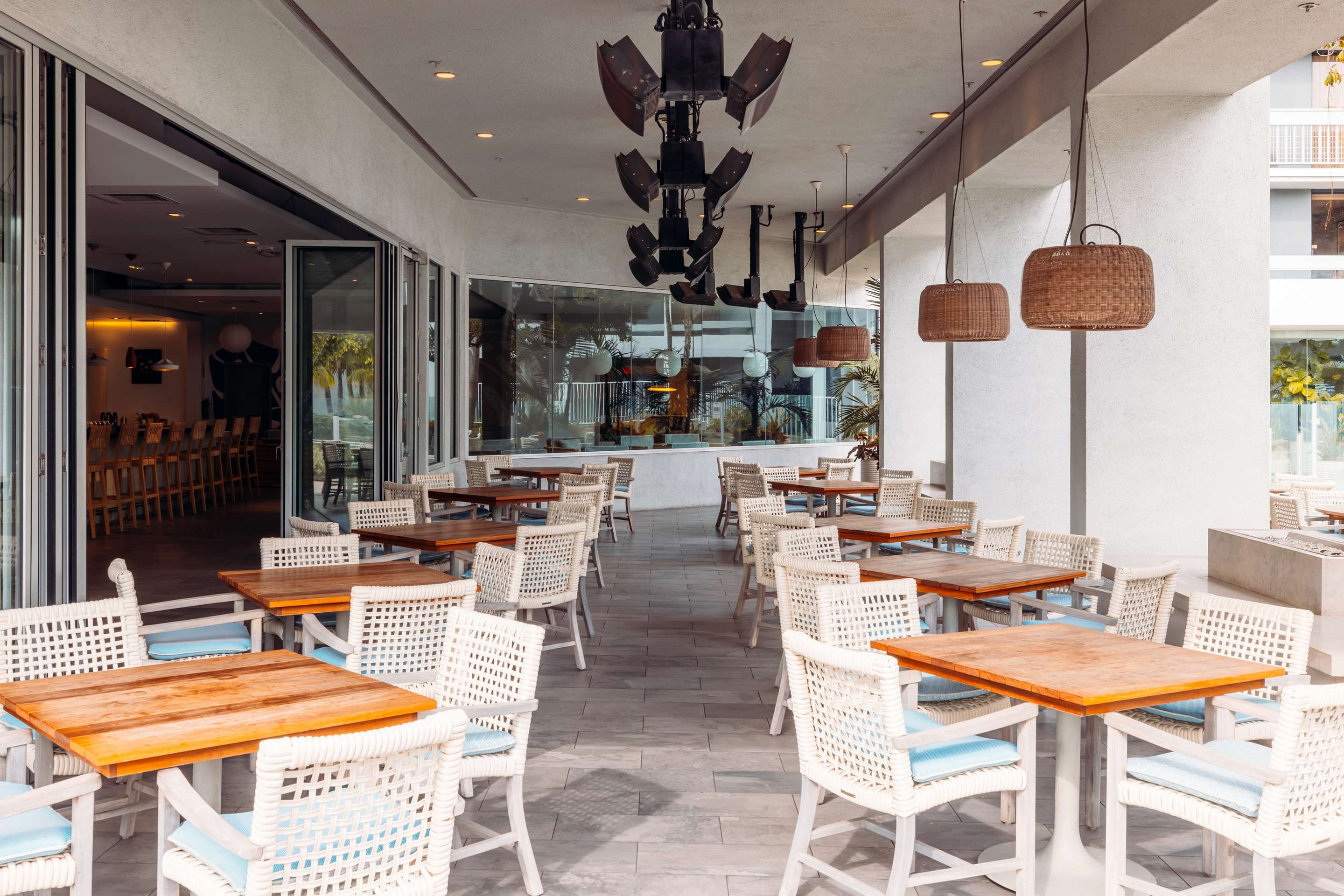 Restaurant | Hotel MDR Marina del Rey - a DoubleTree by Hilton