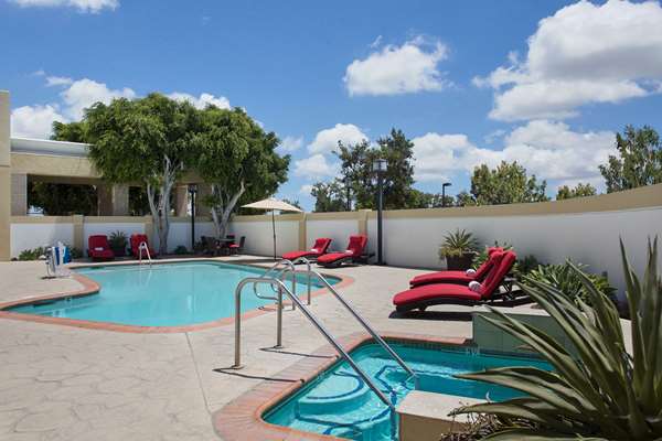 Pool - DoubleTree by Hilton Hotel Norwalk - I-5, Exit 121