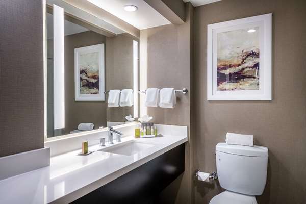  - DoubleTree by Hilton Hotel Norwalk - I-5, Exit 121