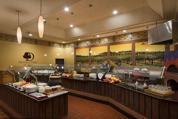 Restaurant - DoubleTree by Hilton Hotel Norwalk - I-5, Exit 121