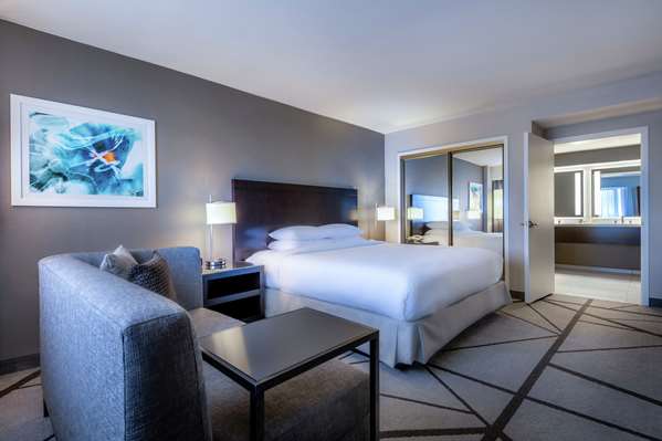  - DoubleTree by Hilton Hotel Norwalk - I-5, Exit 121