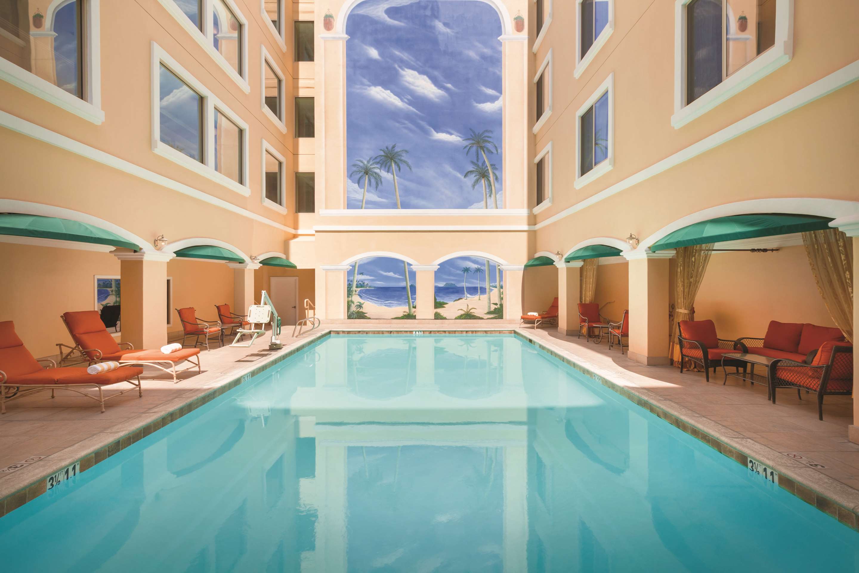 Pool | Hilton Los Angeles/San Gabriel