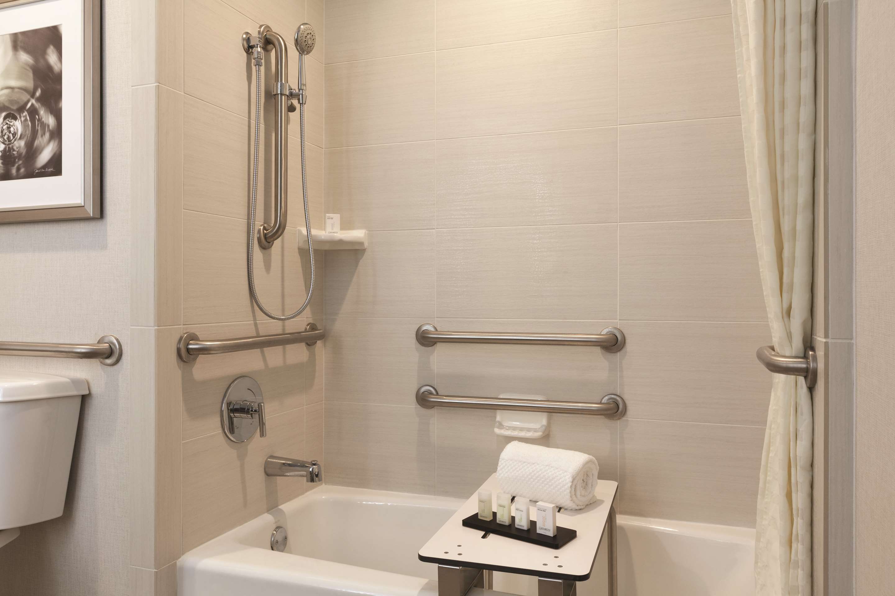 Guest room bath