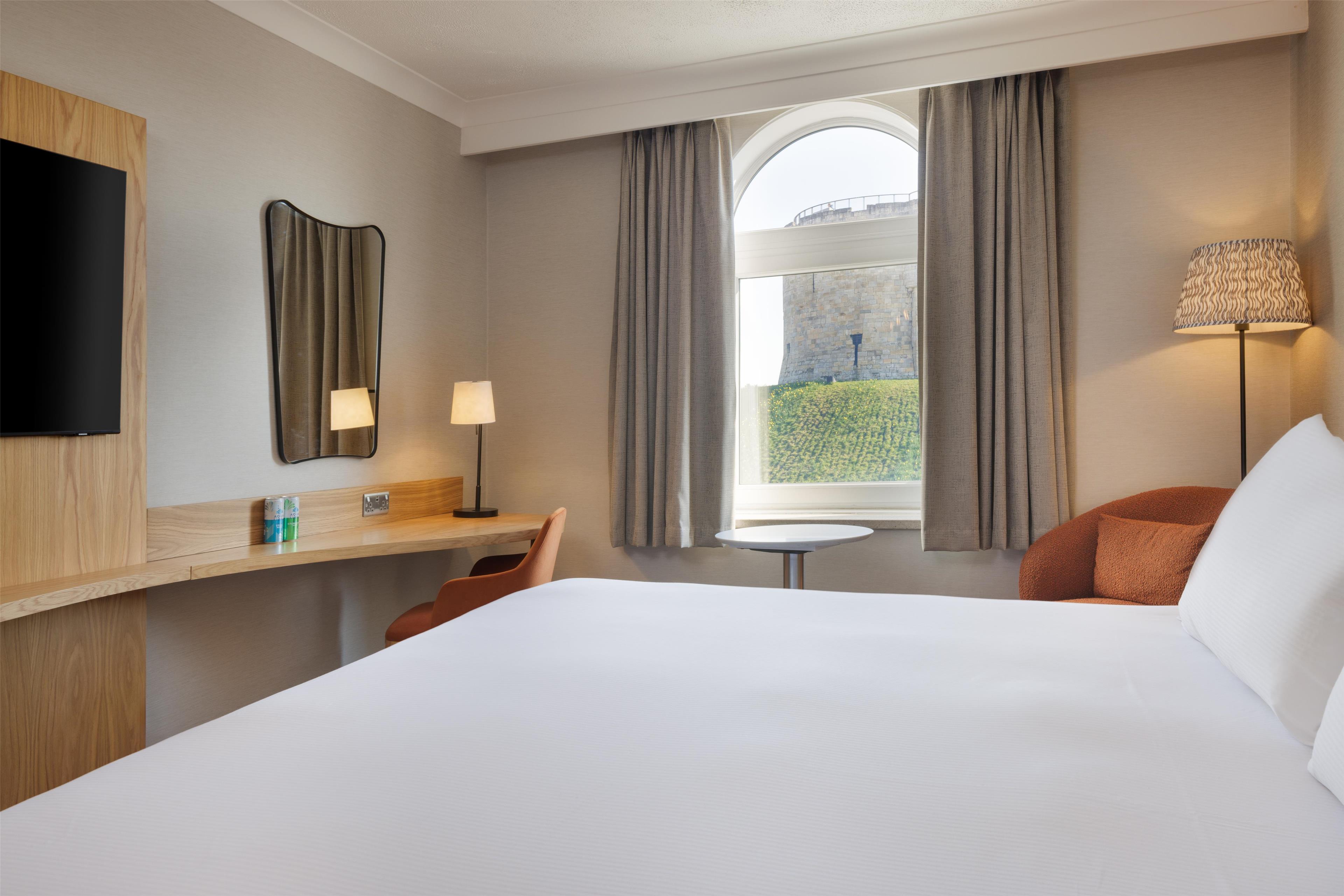 Hilton York Hotel Room Type - KING GUESTROOM WITH VIEW