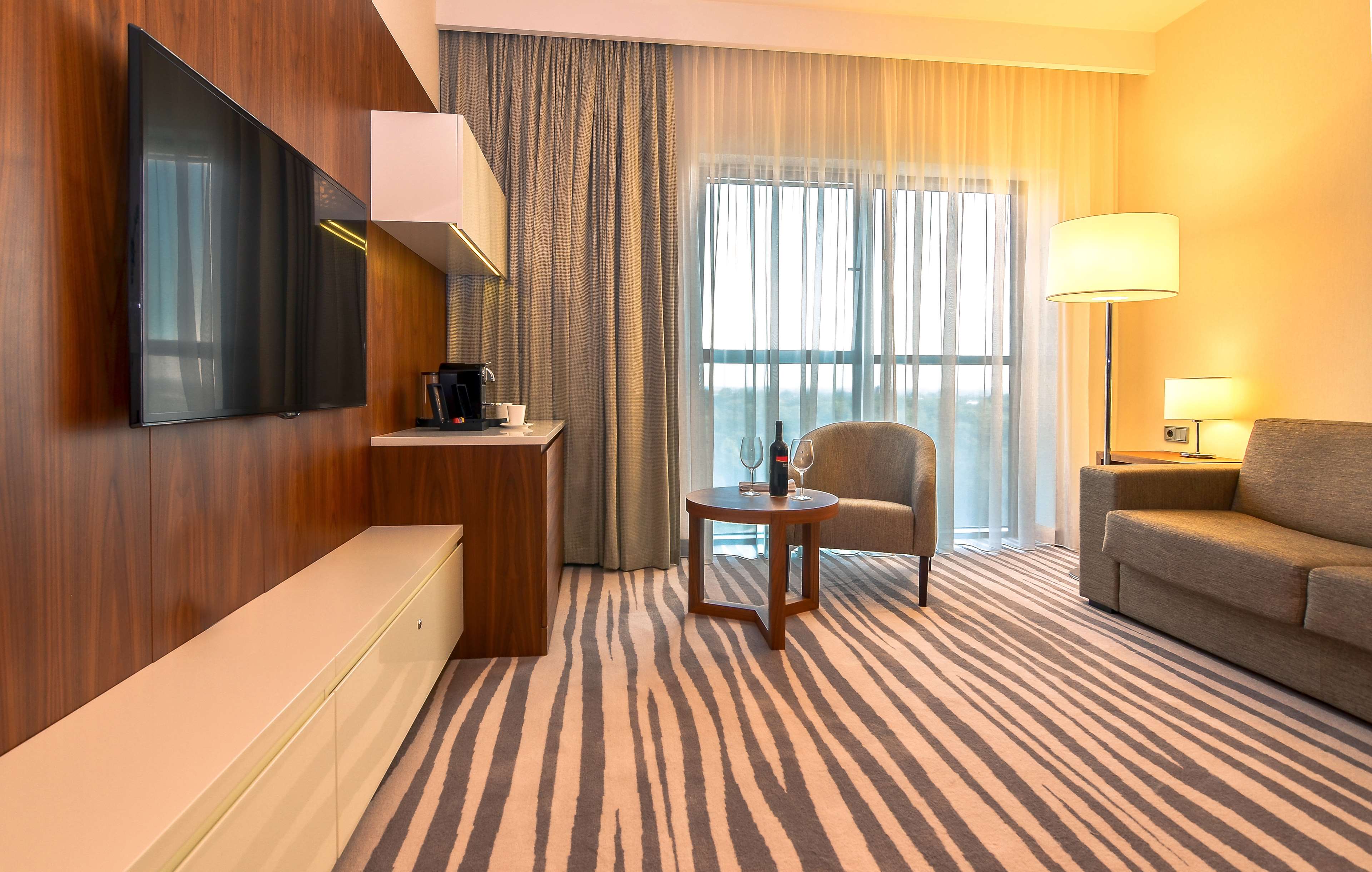 DoubleTree by Hilton Lodz Room Type - Suite, 1 King Bed