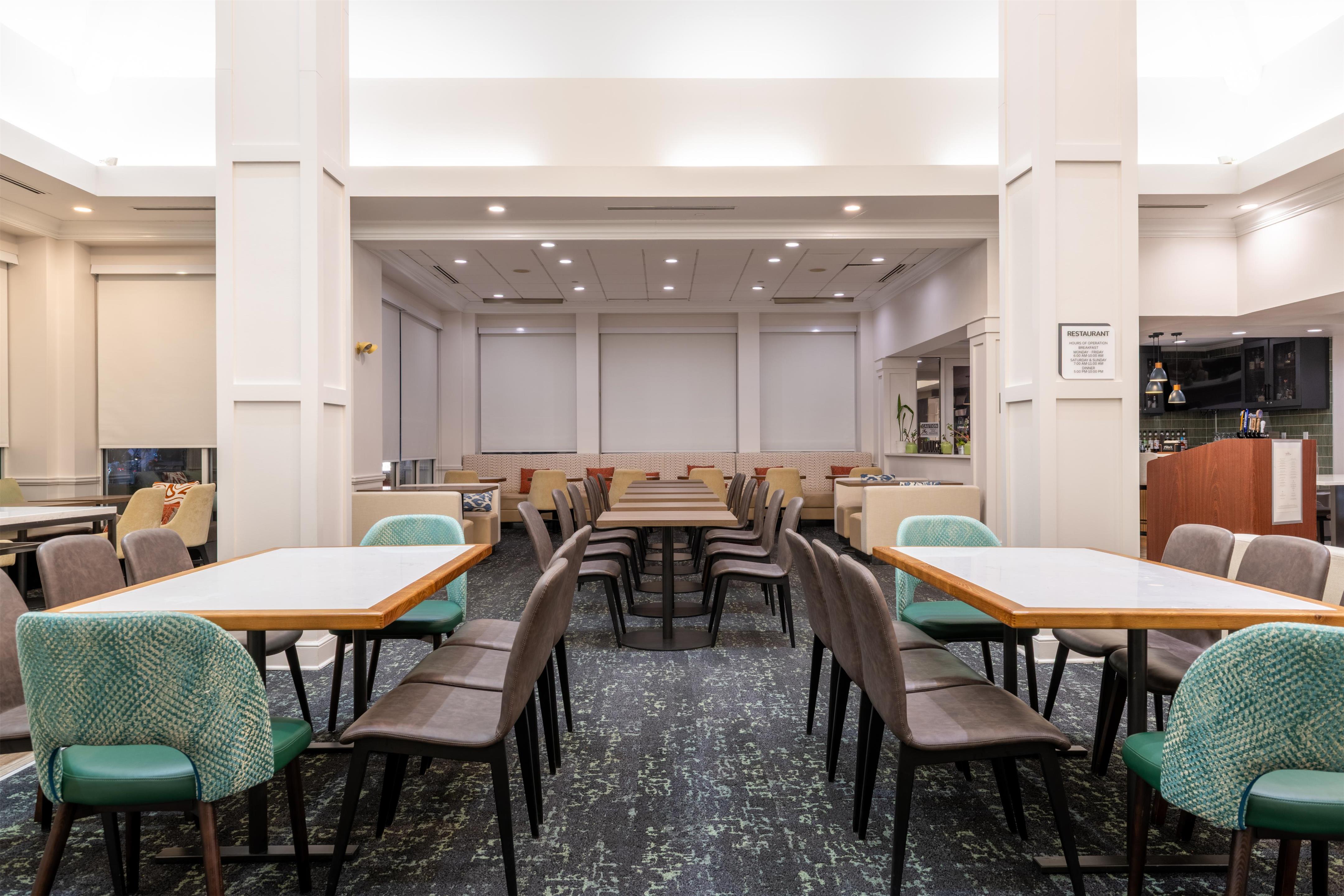 Breakfast Area | Hilton Garden Inn Auburn Riverwatch