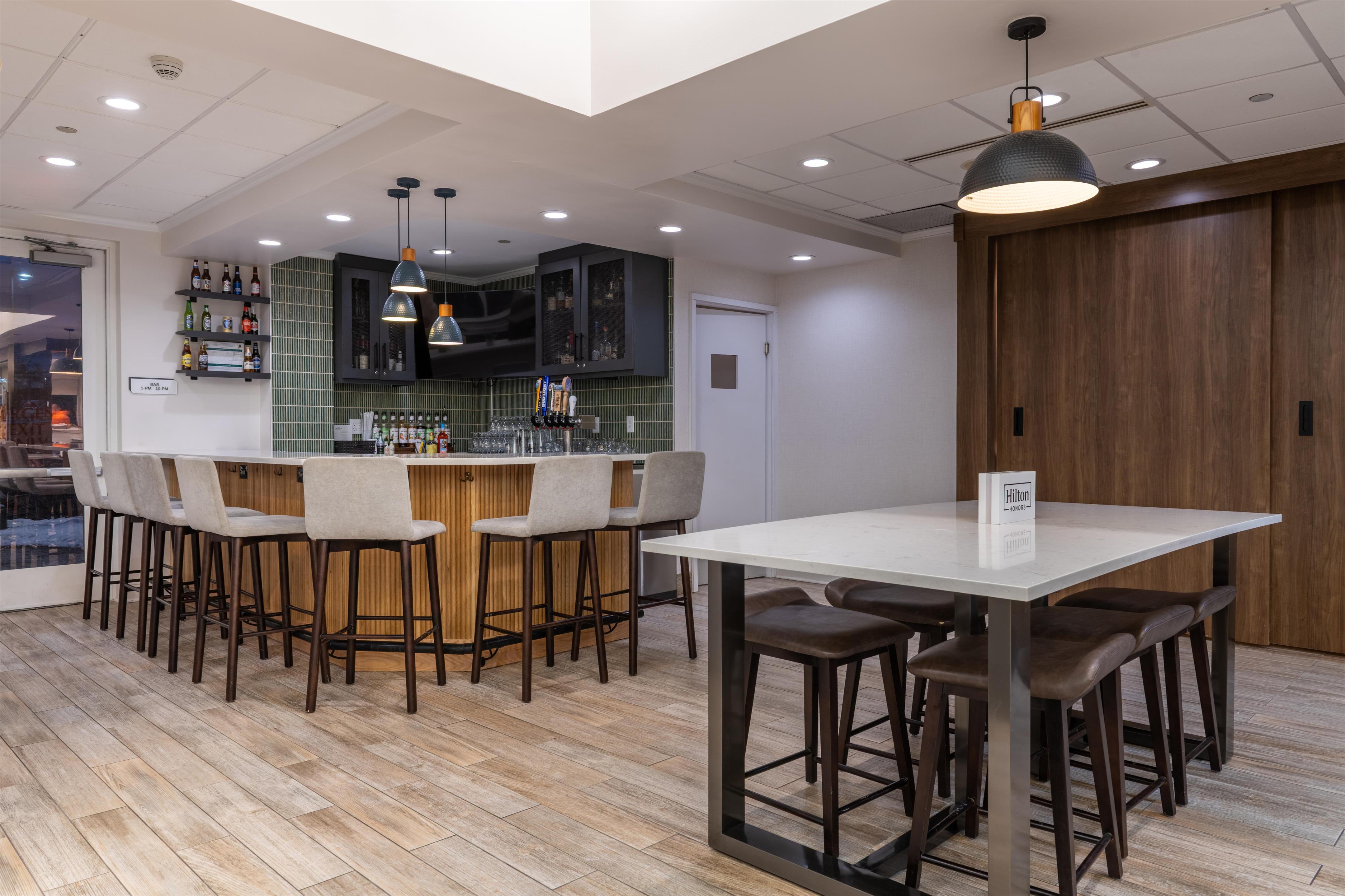 BarLounge | Hilton Garden Inn Auburn Riverwatch