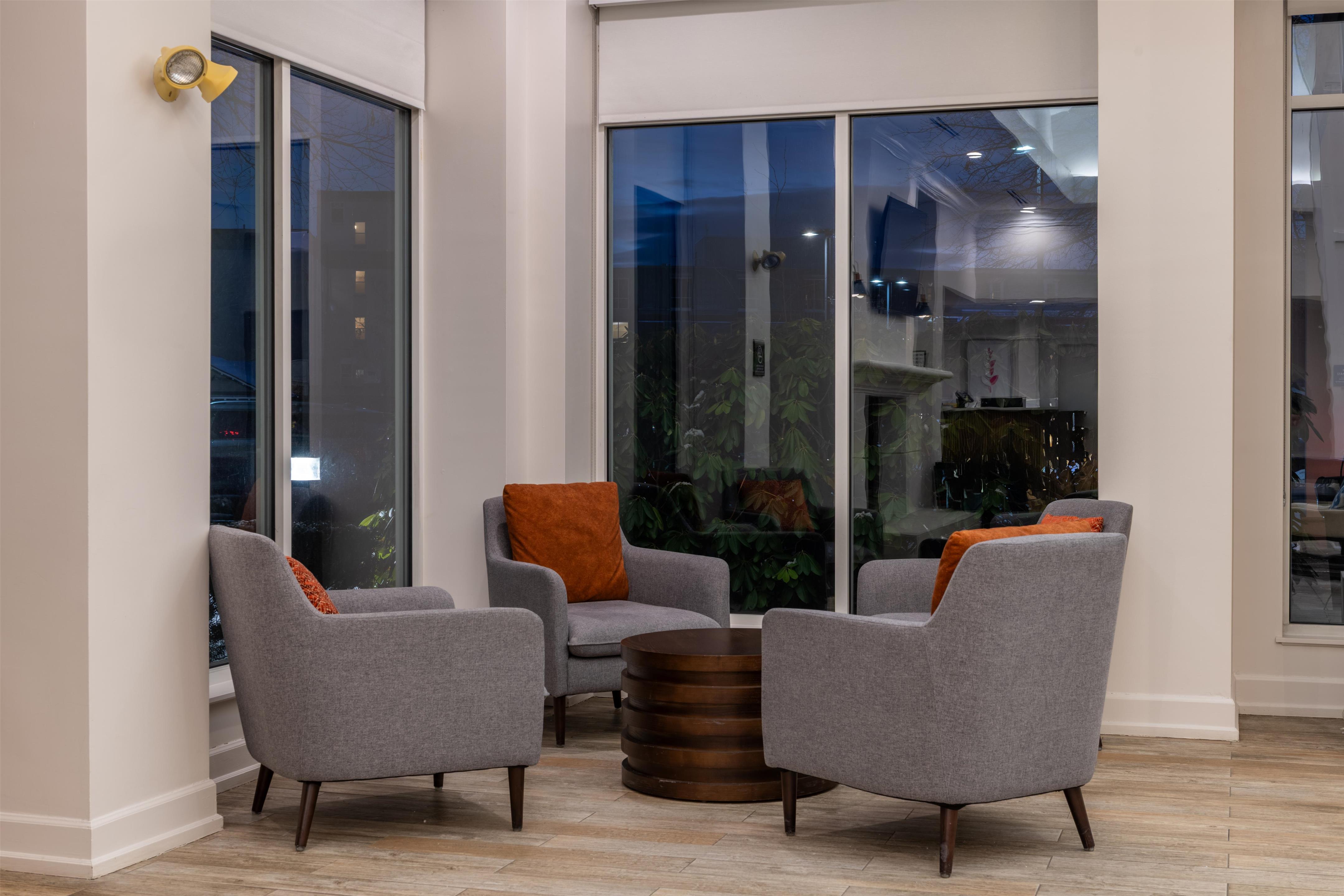 Lobby | Hilton Garden Inn Auburn Riverwatch