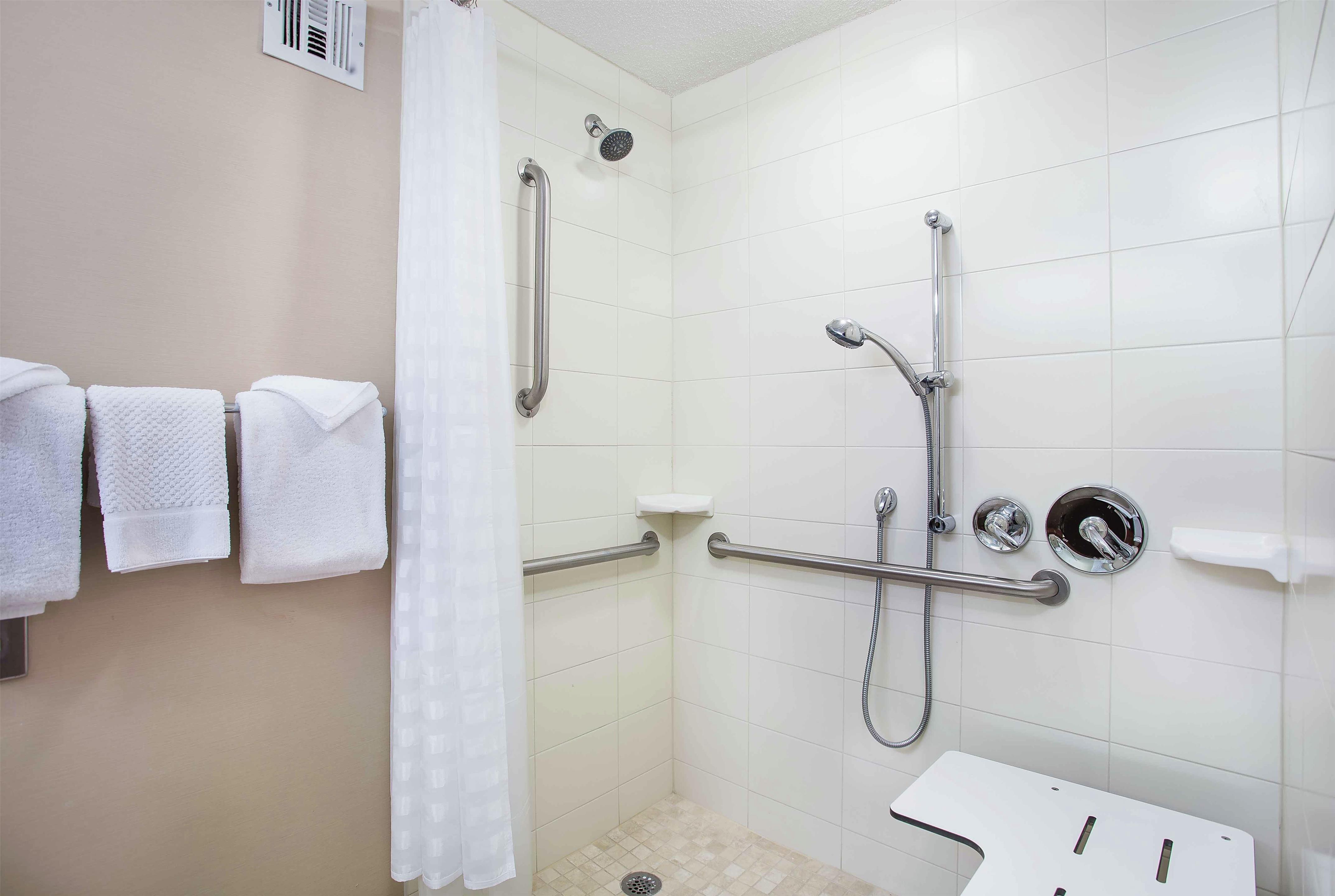 Guest room bath