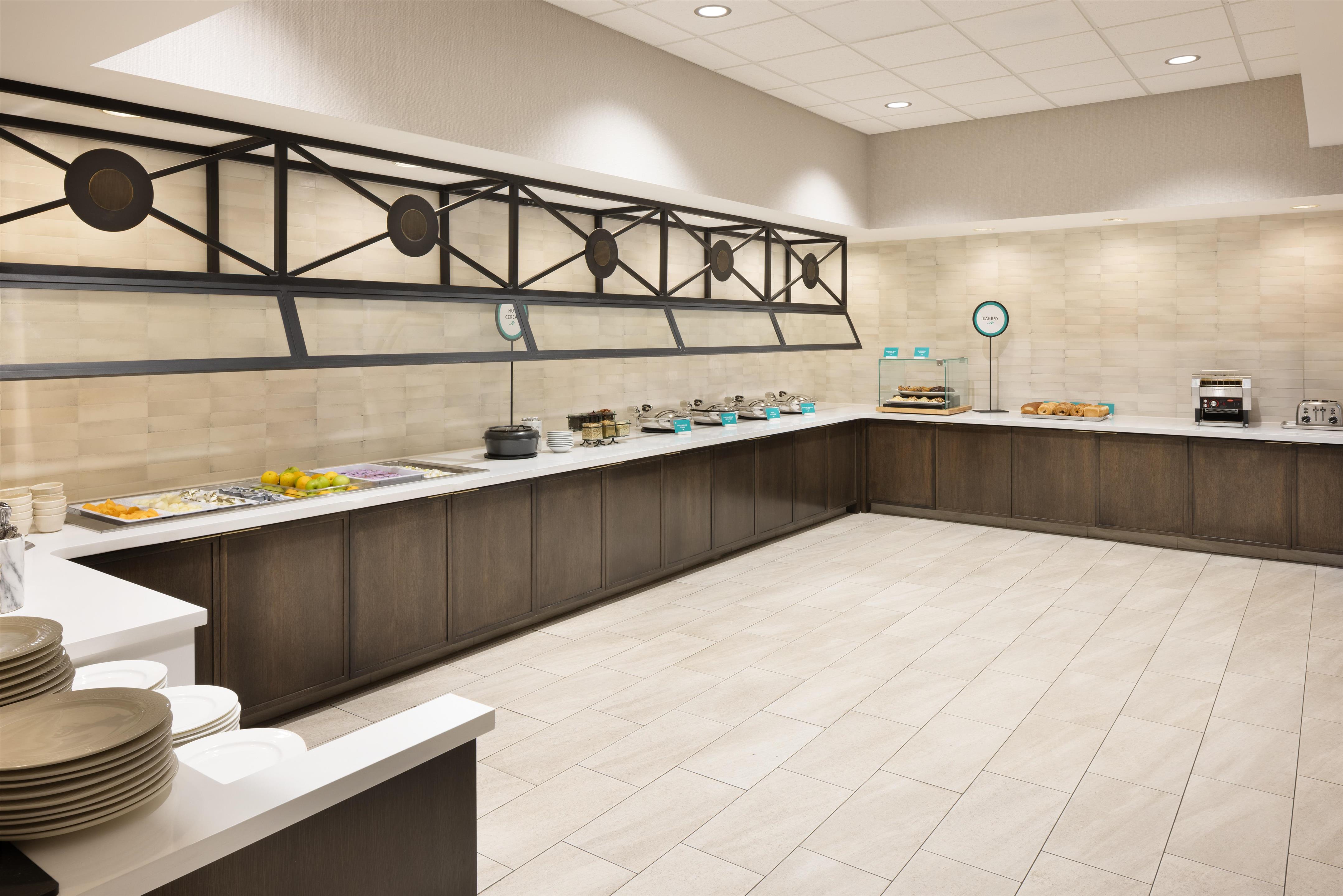 Breakfast Area | Embassy Suites by Hilton Lexington/UK Coldstream