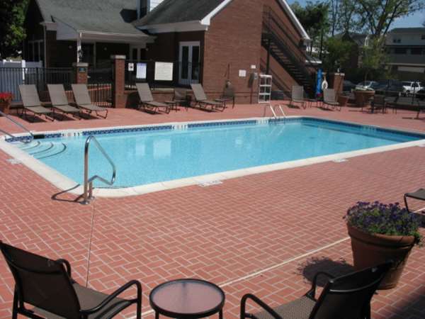 Pool - DoubleTree Suites by Hilton Hotel Lexington