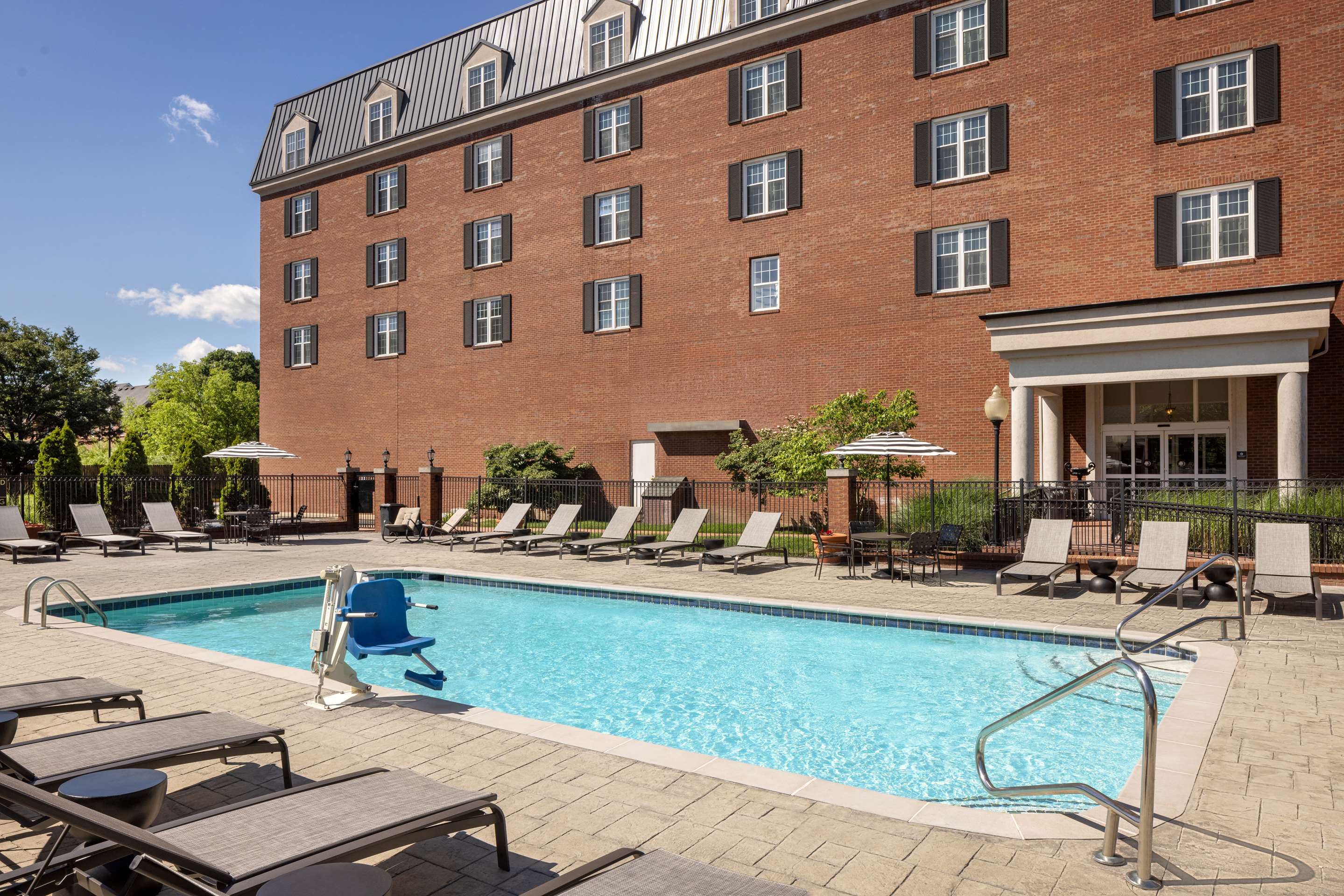 Pool | DoubleTree Suites by Hilton Hotel Lexington