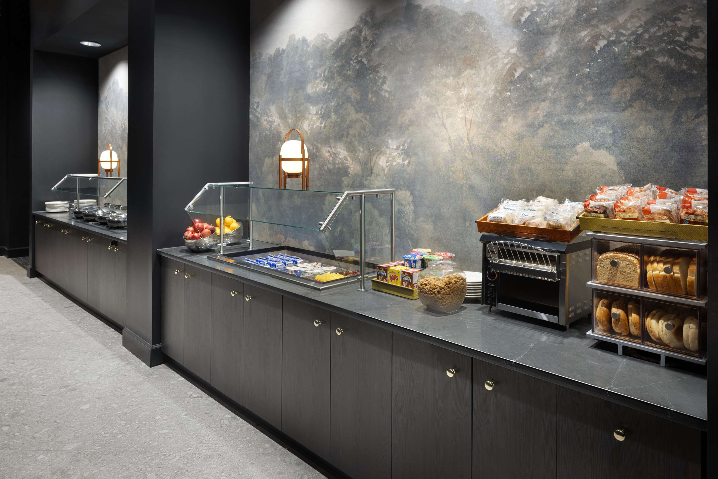 Restaurant | DoubleTree Suites by Hilton Hotel Lexington