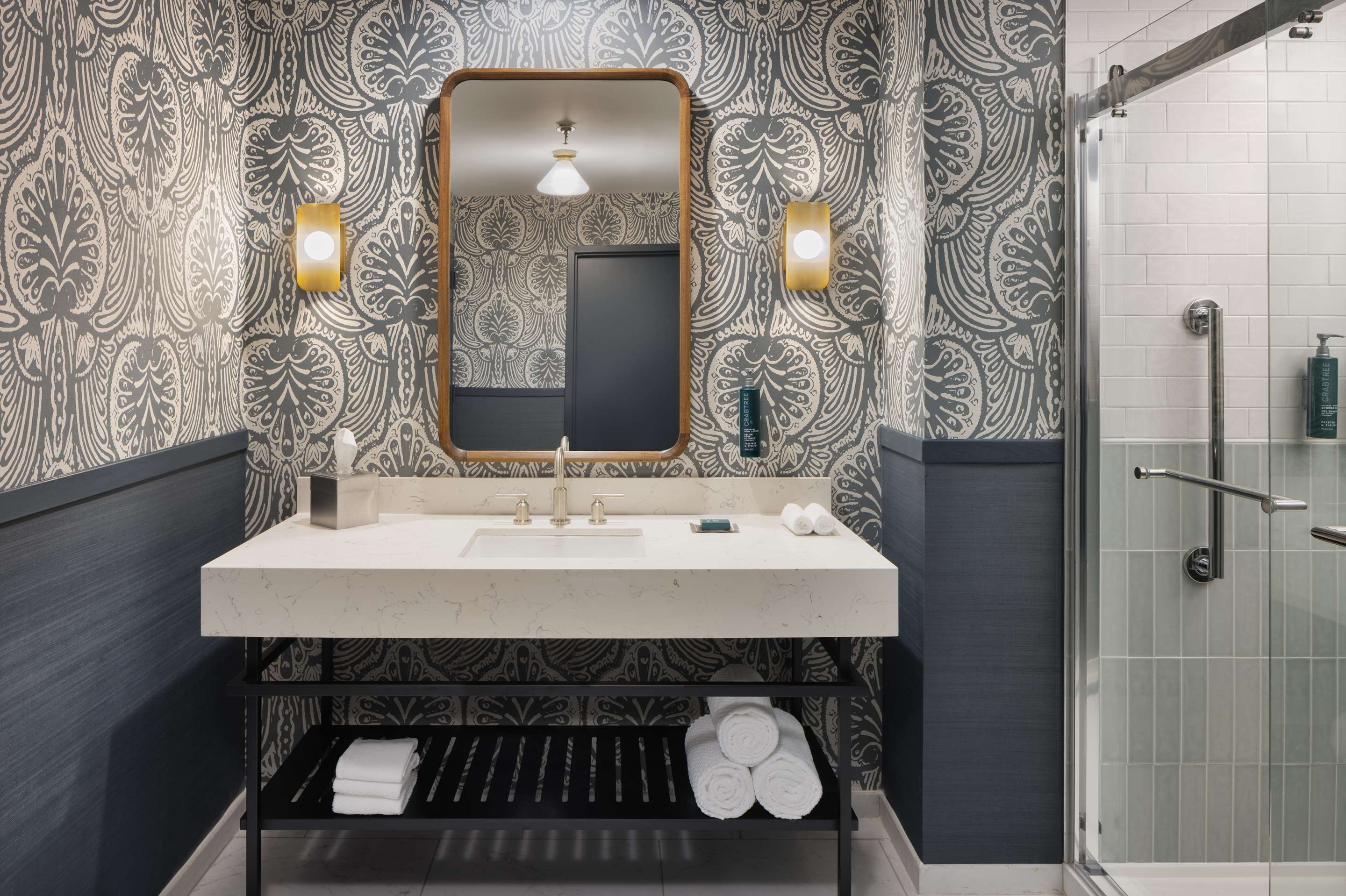 Guest room bath