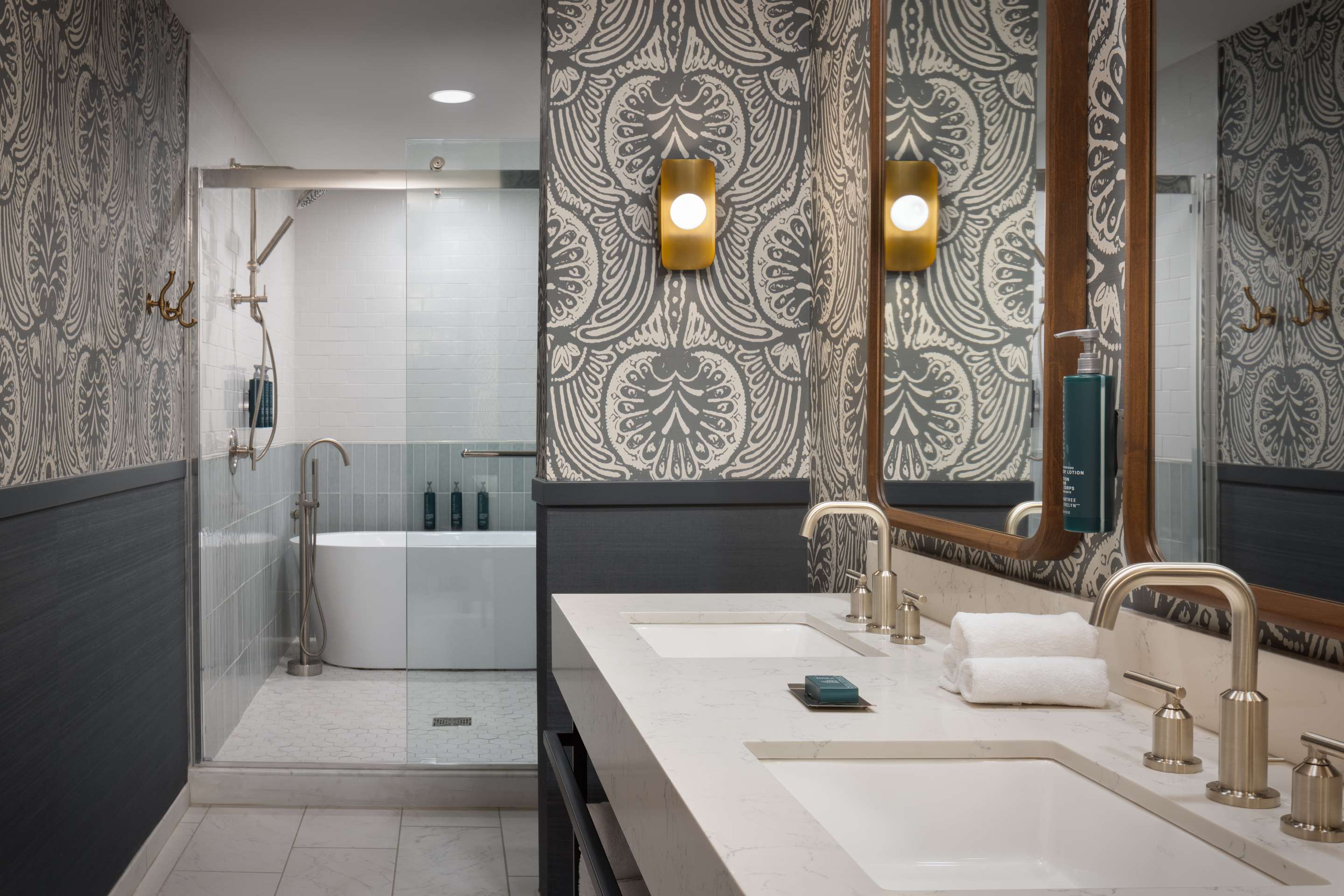 Guest room bath
