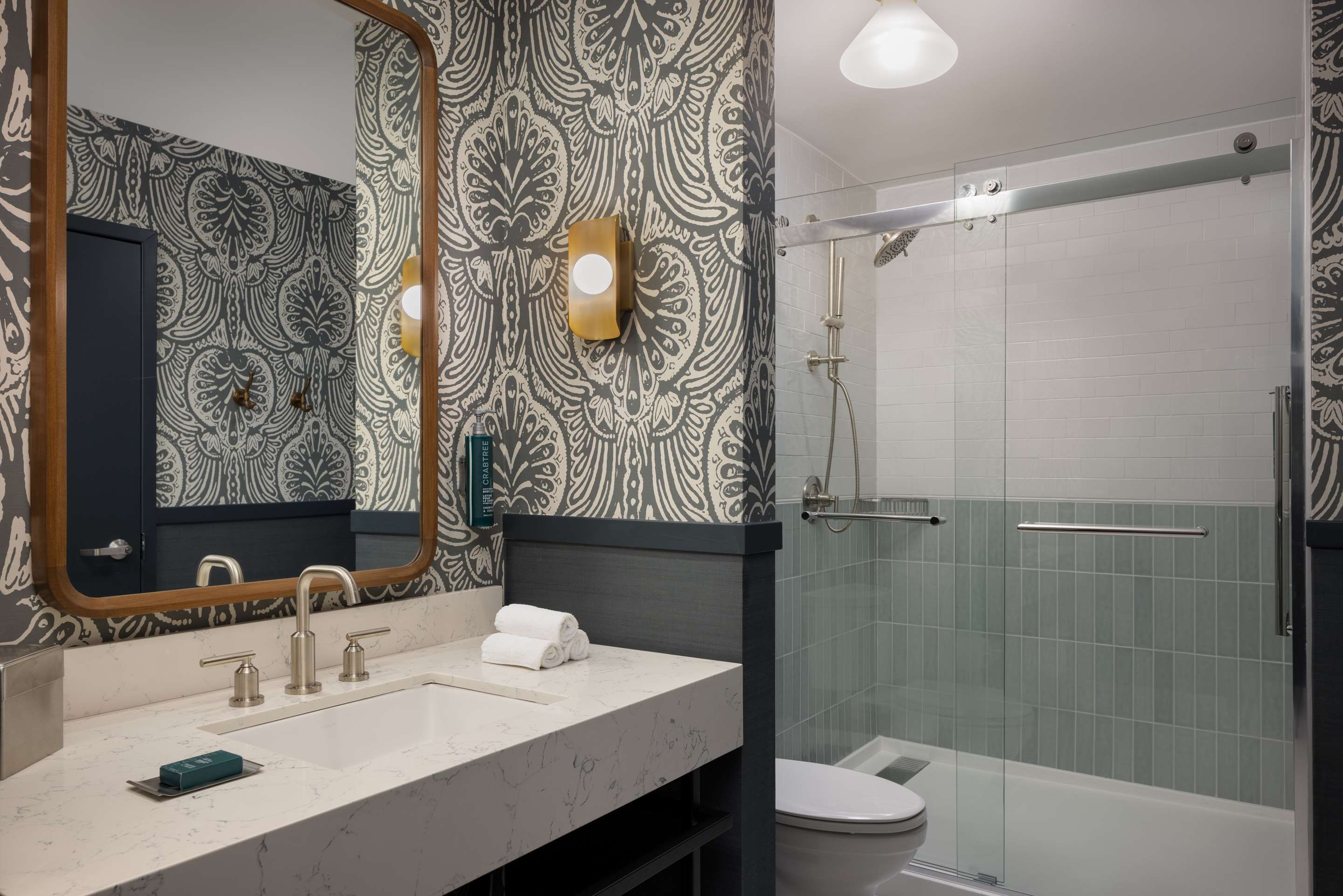 Guest room bath