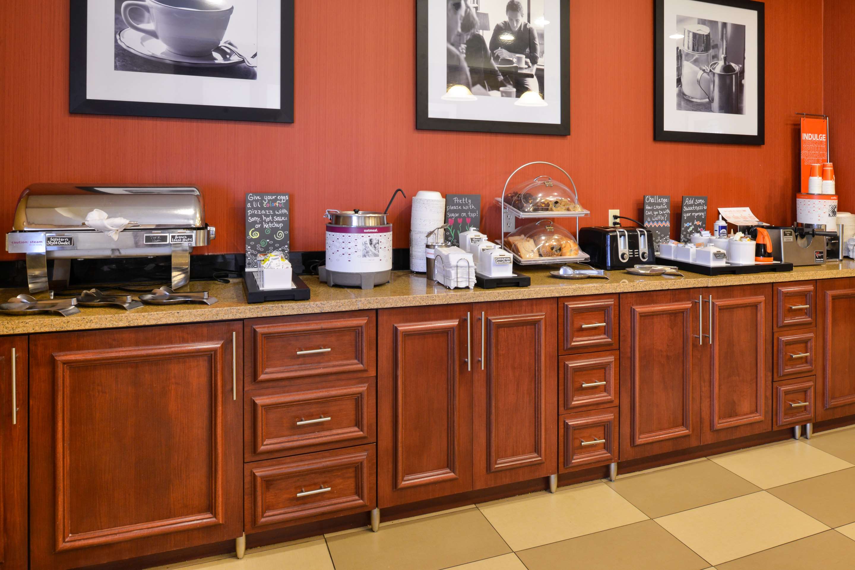 Breakfast Area | Hampton Inn Litchfield