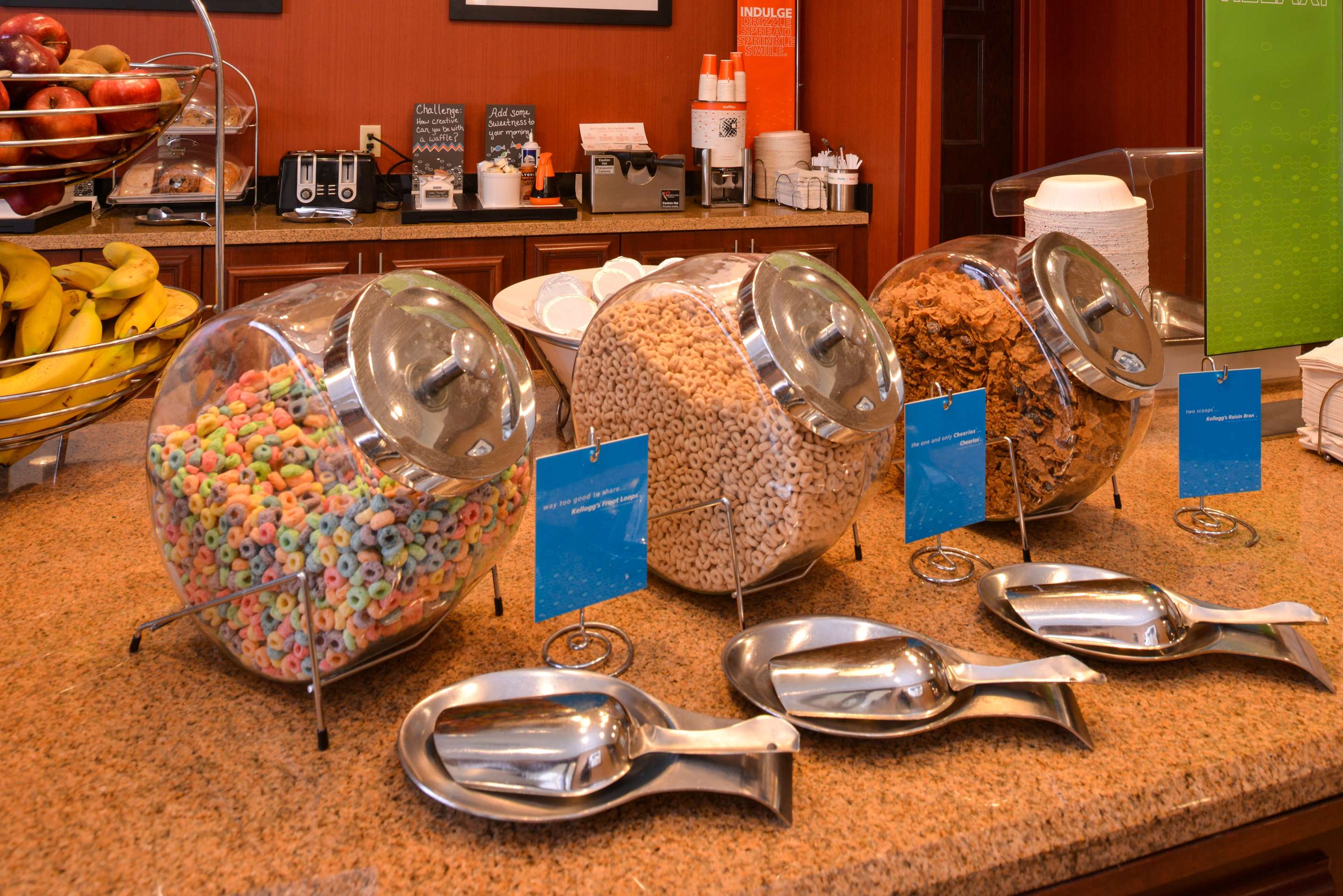 Breakfast Area | Hampton Inn Litchfield