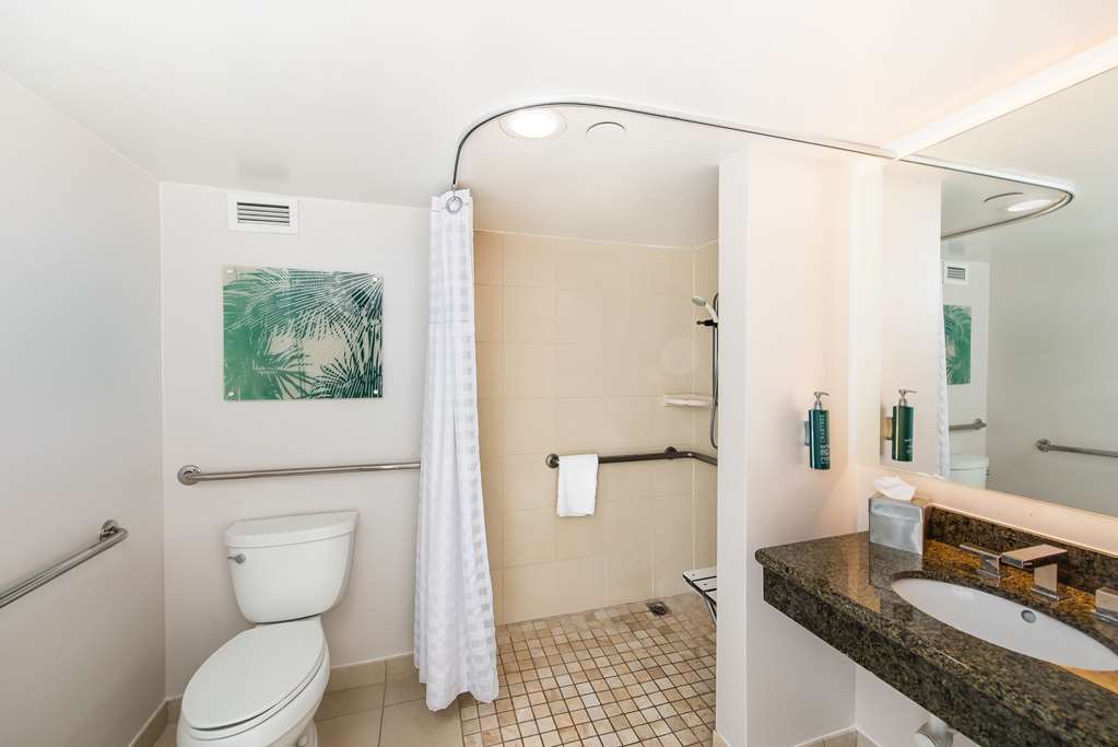 DoubleTree by Hilton Carson Room Type - 2QN MOB HEAR ACC RI-SHW NS