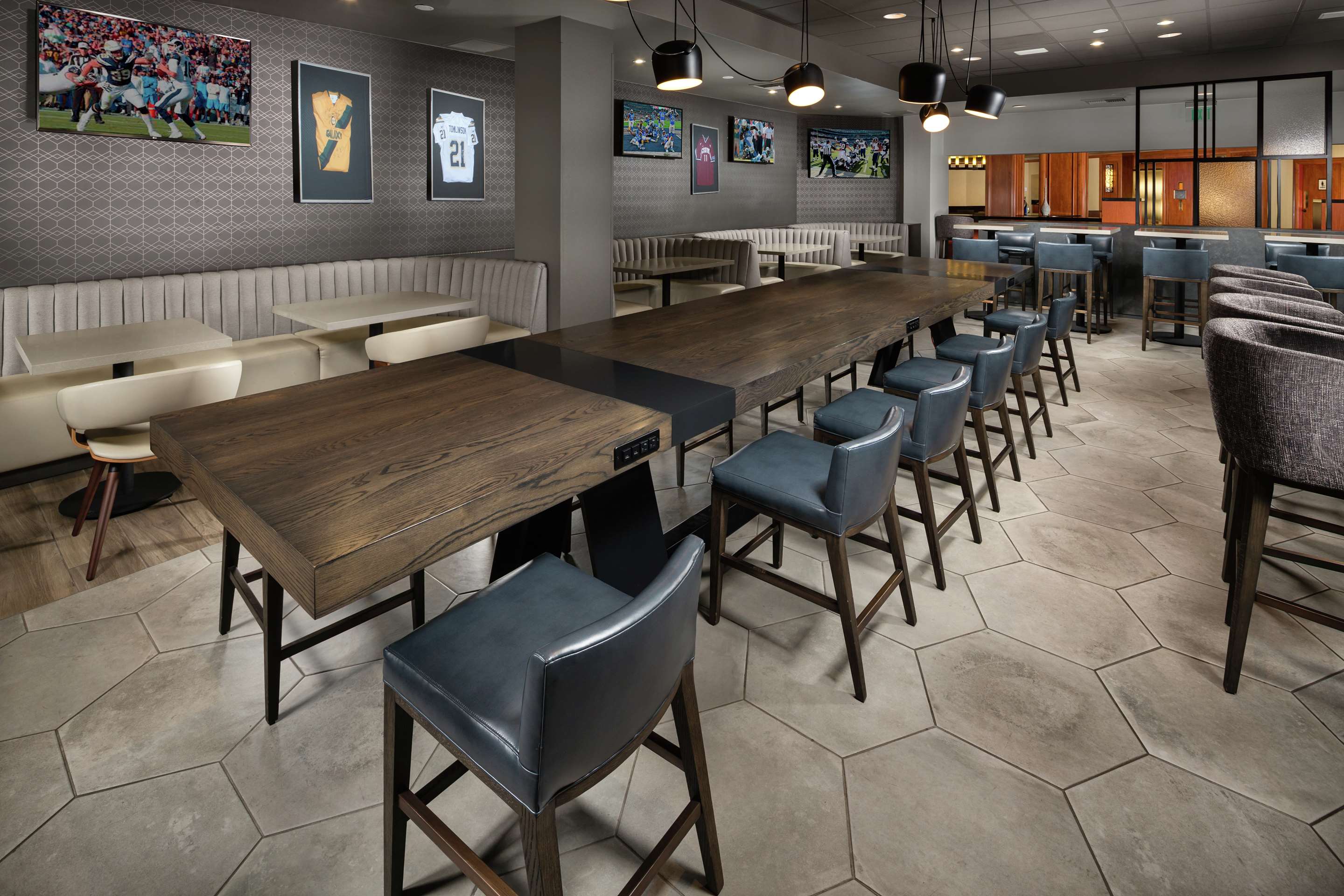 BarLounge | DoubleTree by Hilton Carson