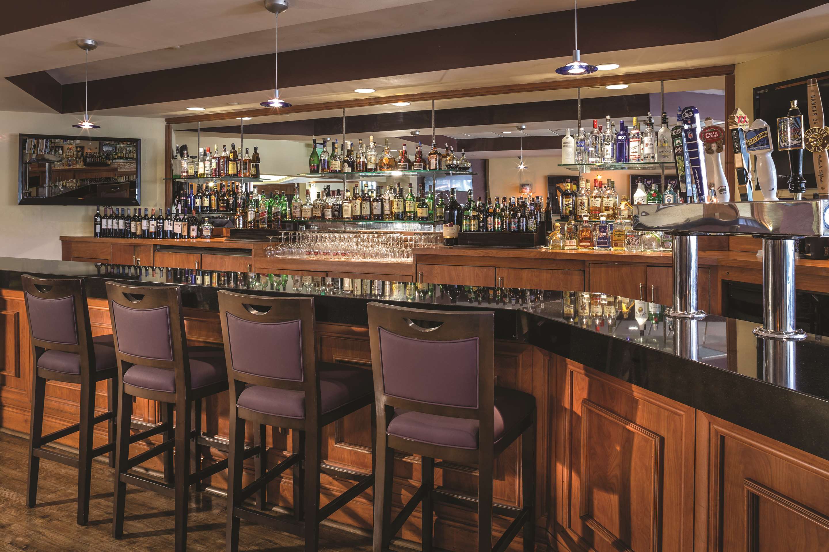 BarLounge | DoubleTree by Hilton Carson