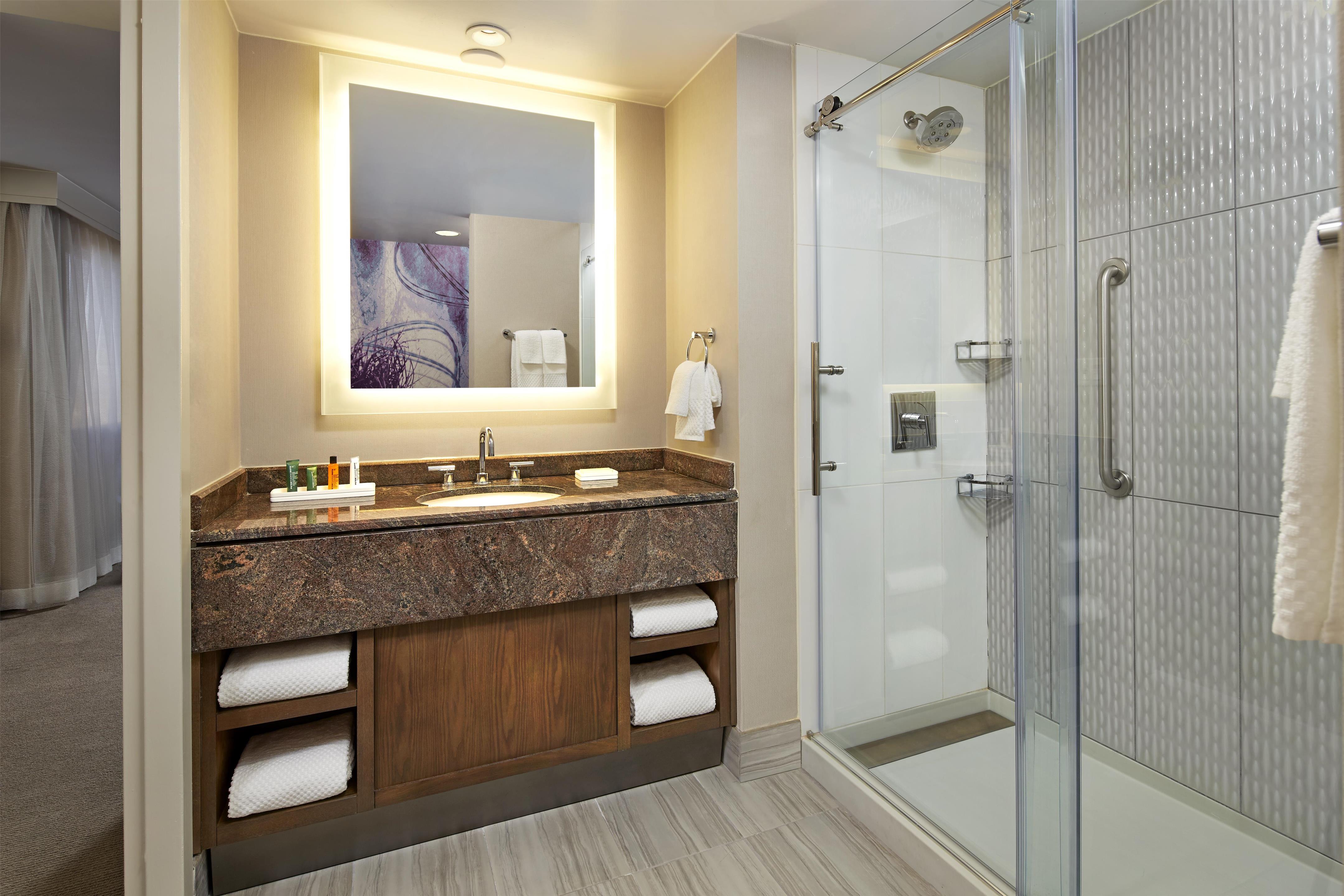 Guest room bath