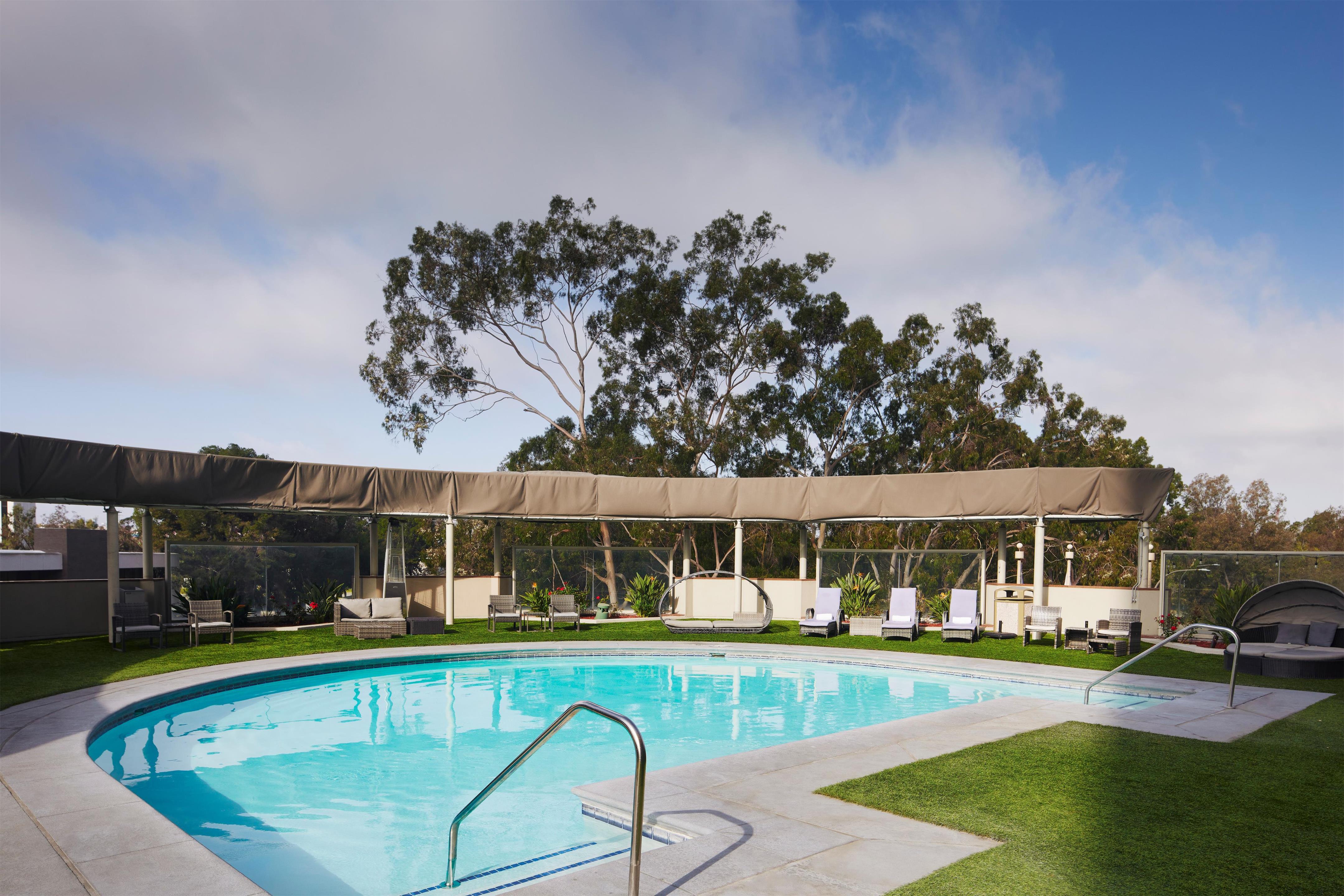Pool | Hilton Long Beach Hotel