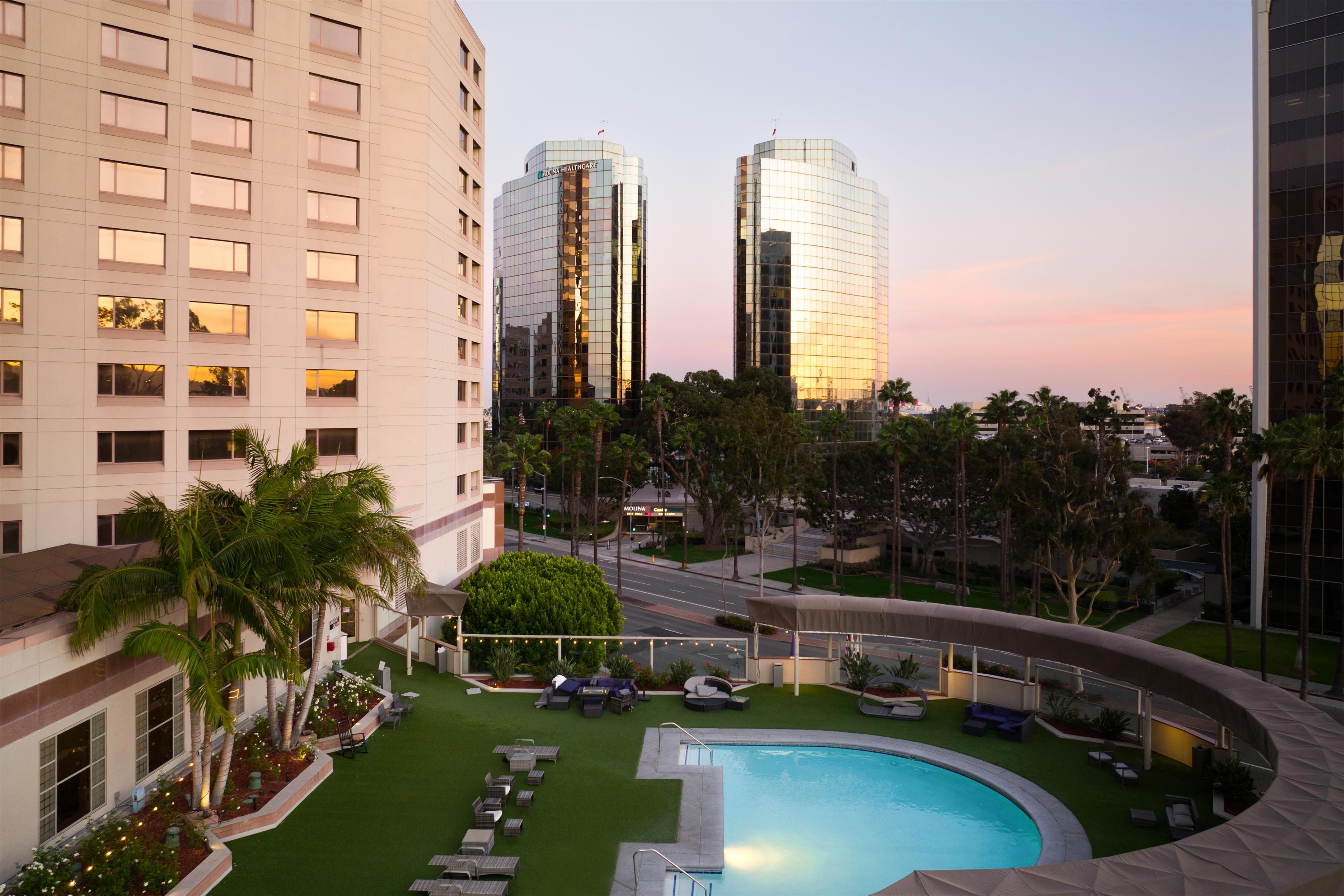 Exterior | Hilton Long Beach Hotel