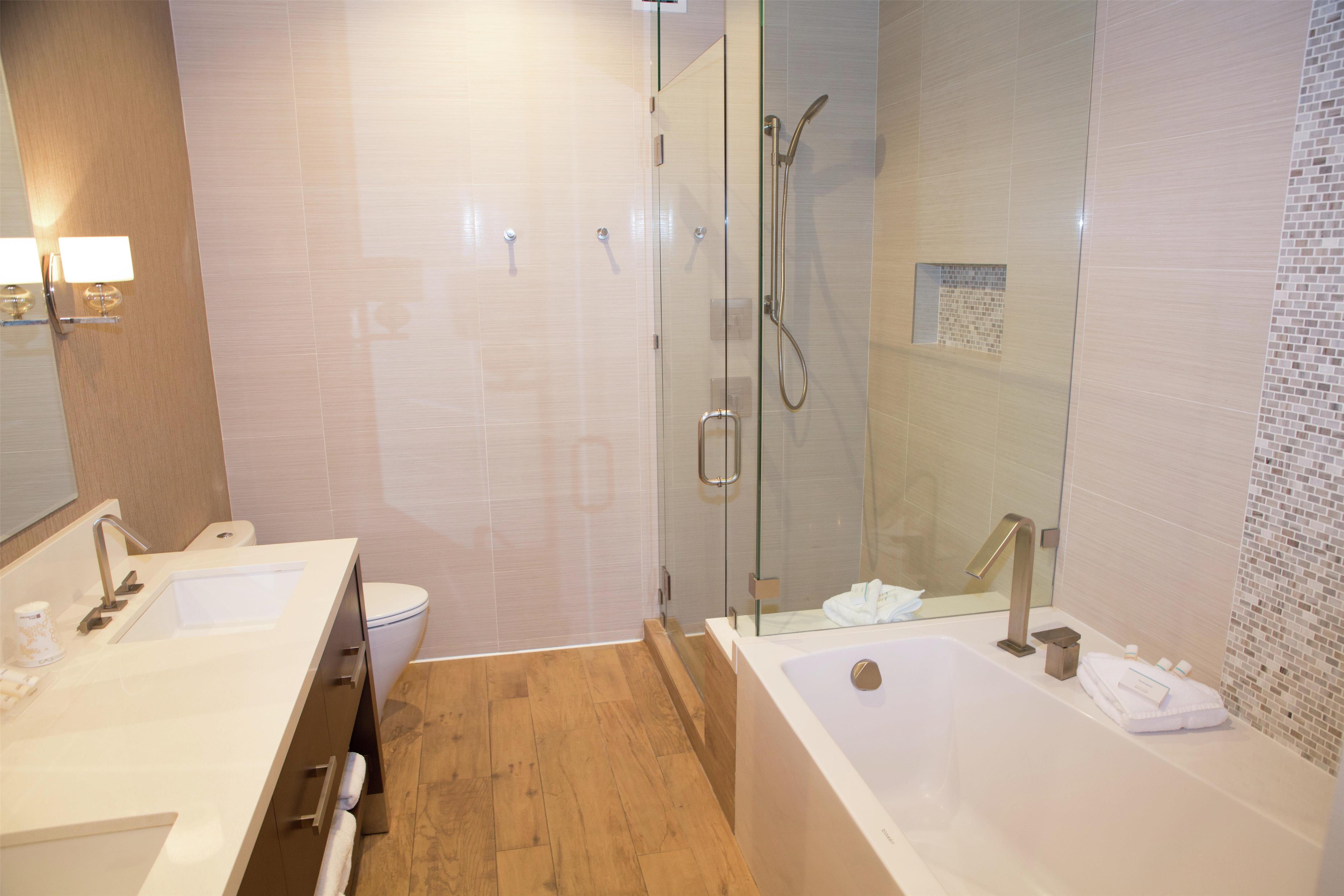Guest room bath