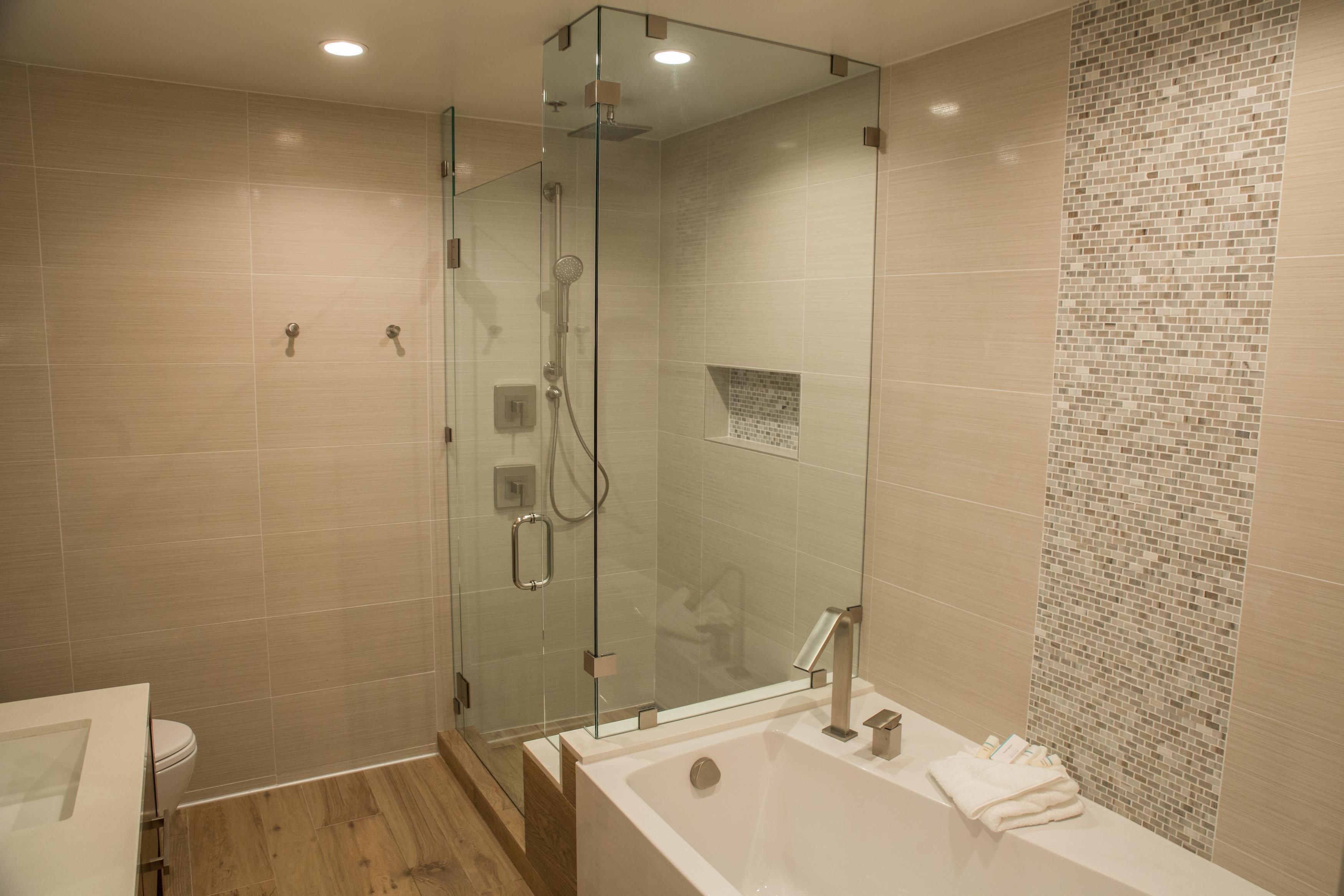Guest room bath