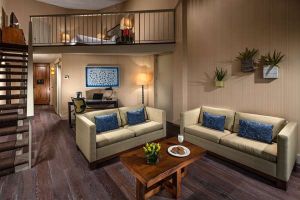  - Hotel Maya Long Beach